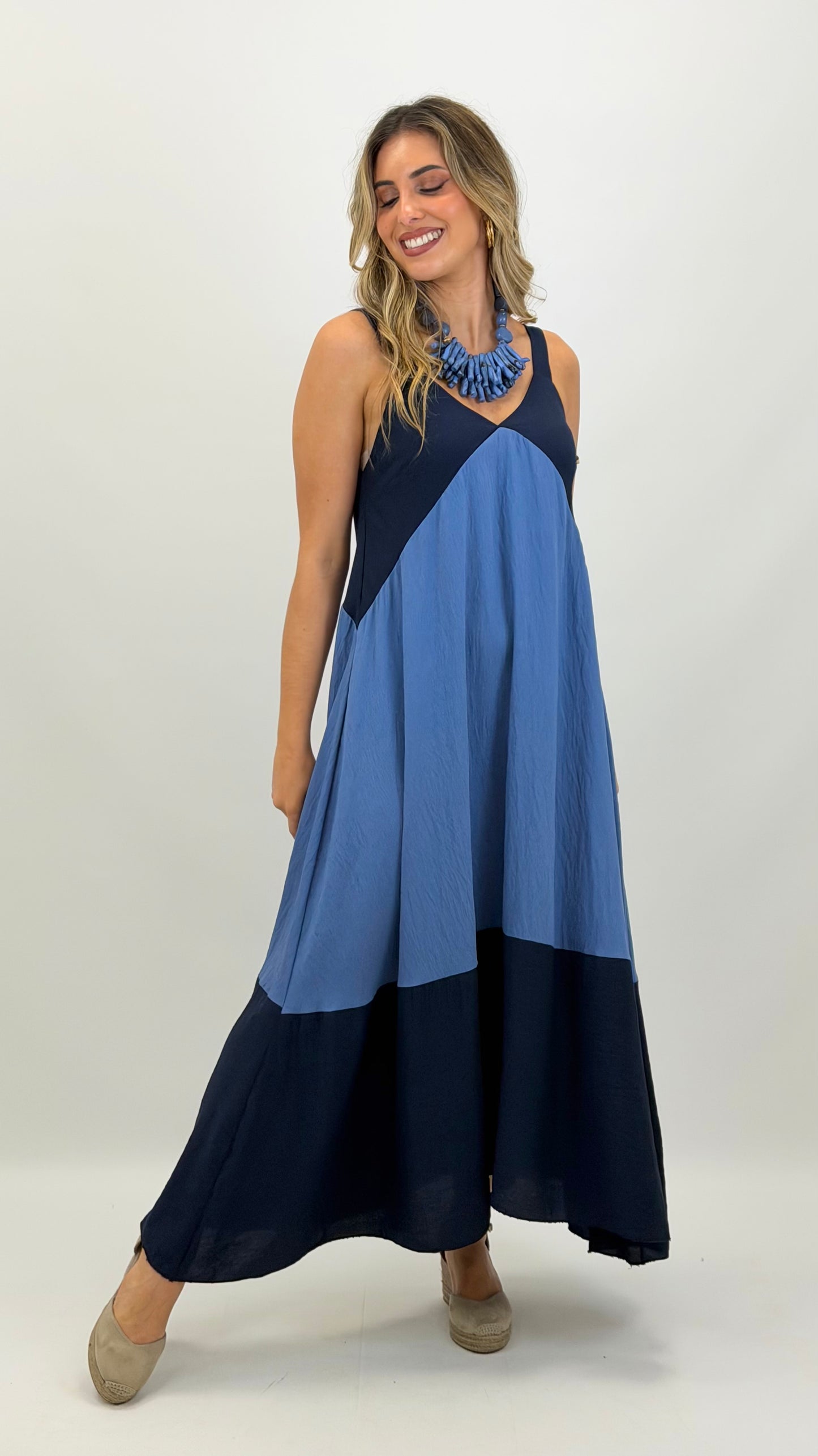 Vestido tons azul-marinho e azul-ganga