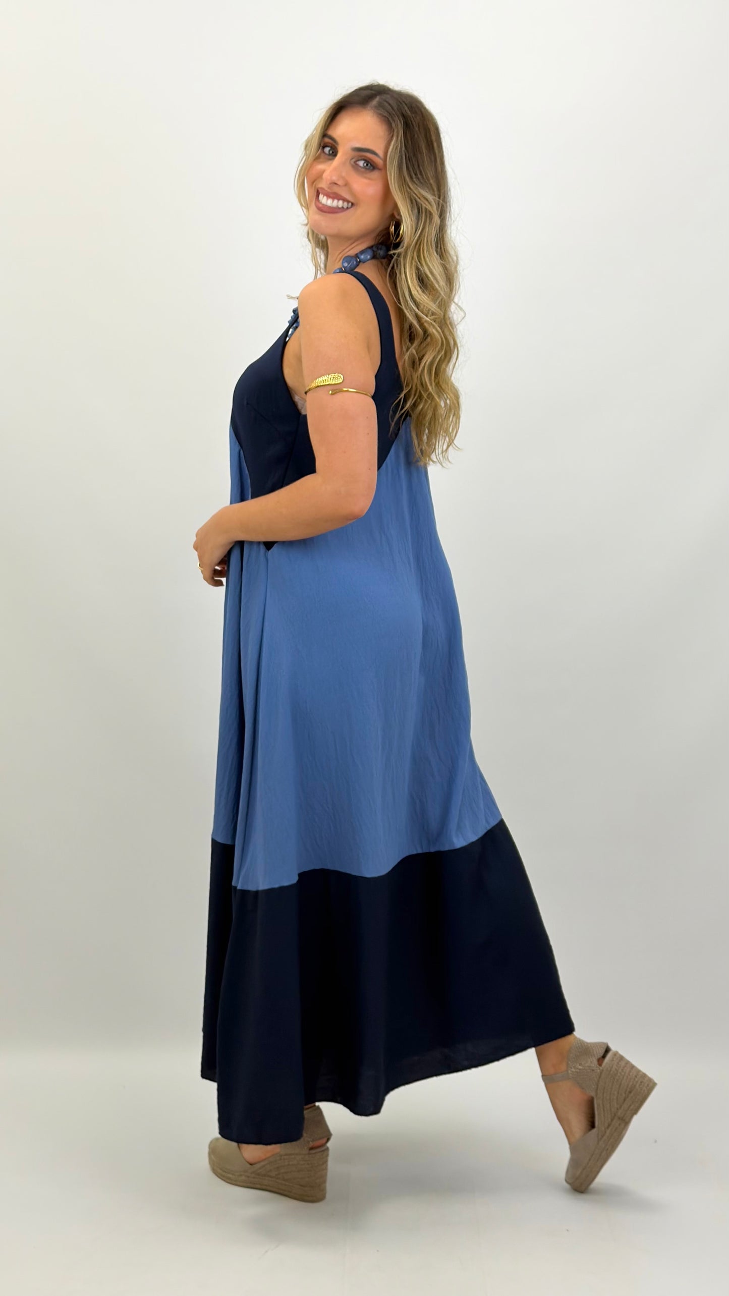 Vestido tons azul-marinho e azul-ganga