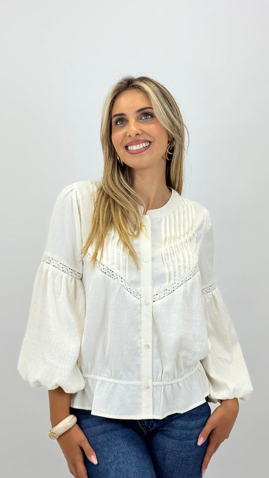 Blusa estilo romântico pérola