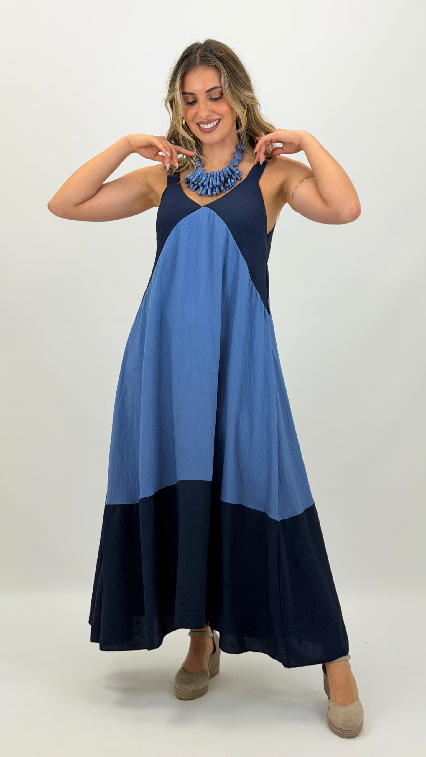 Vestido tons azul-marinho e azul-ganga