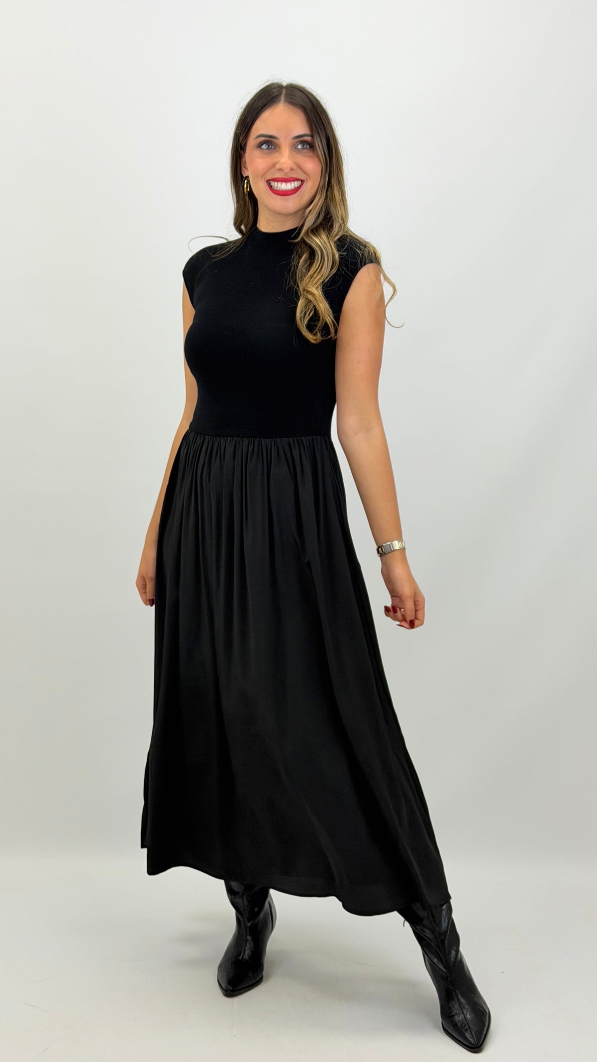 Vestido corpo malha e saia acetinada preto