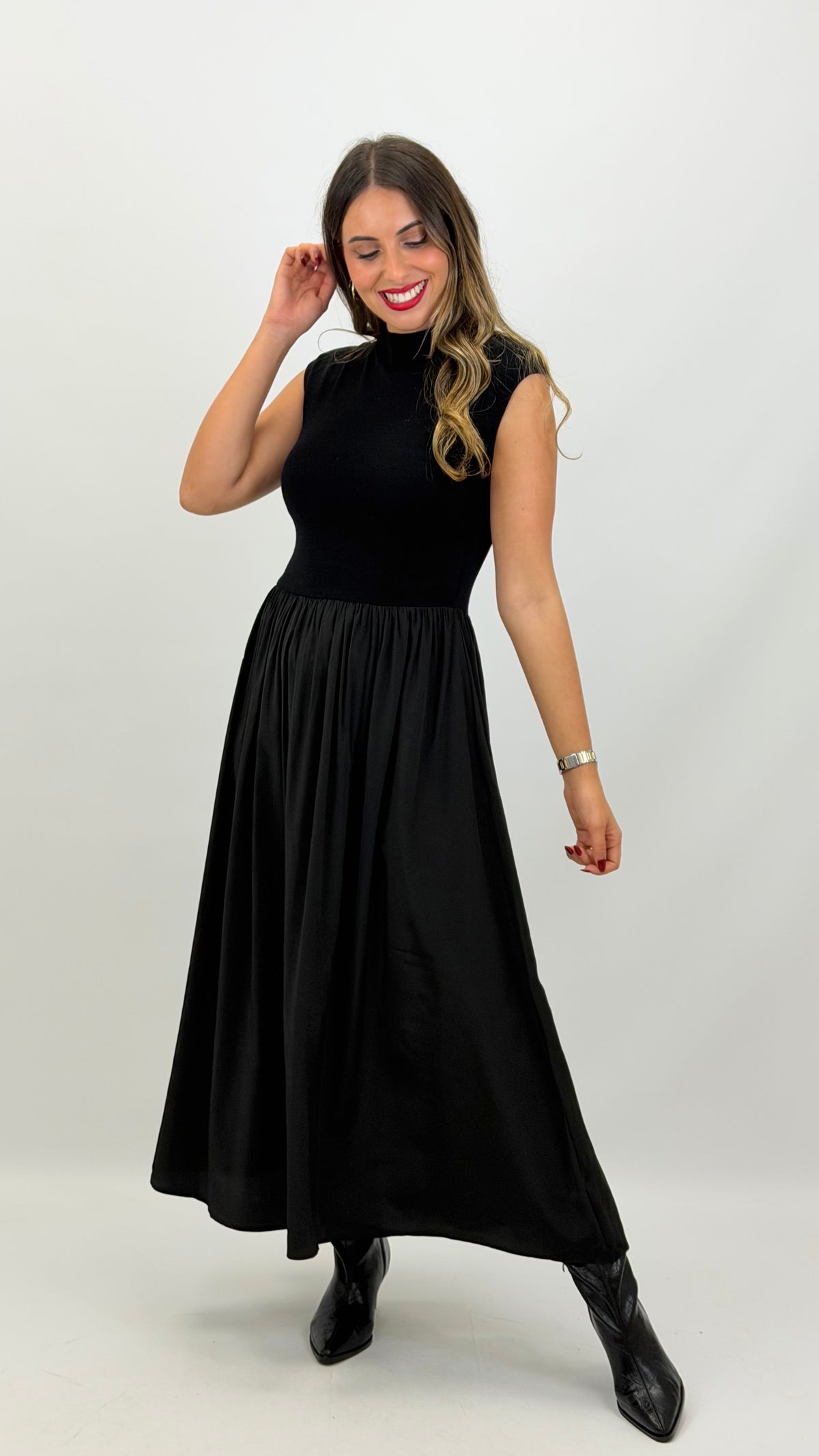 Vestido corpo malha e saia acetinada preto