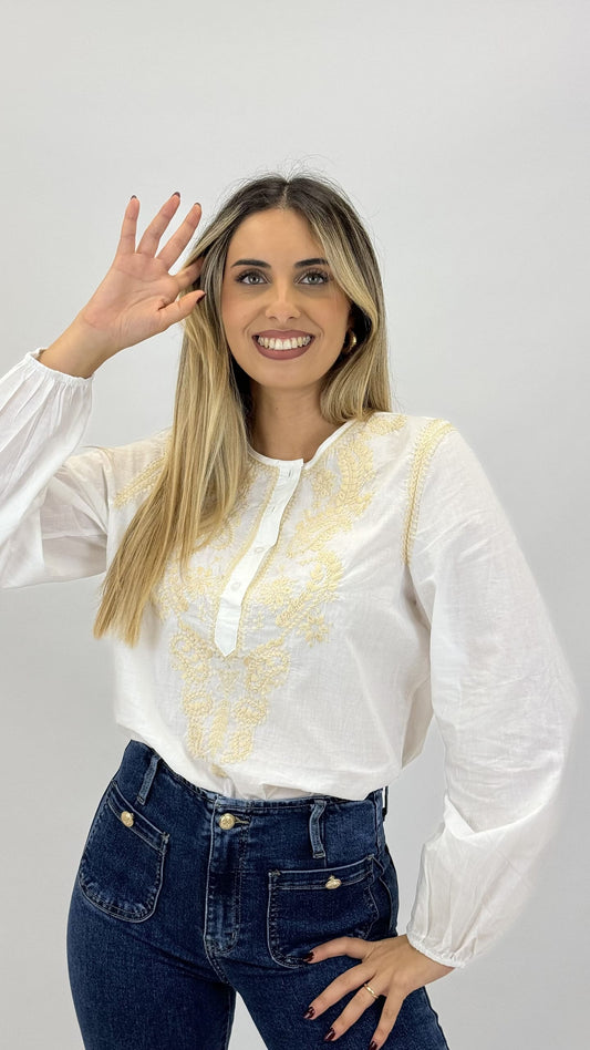 Blusa branca com bordado bege
