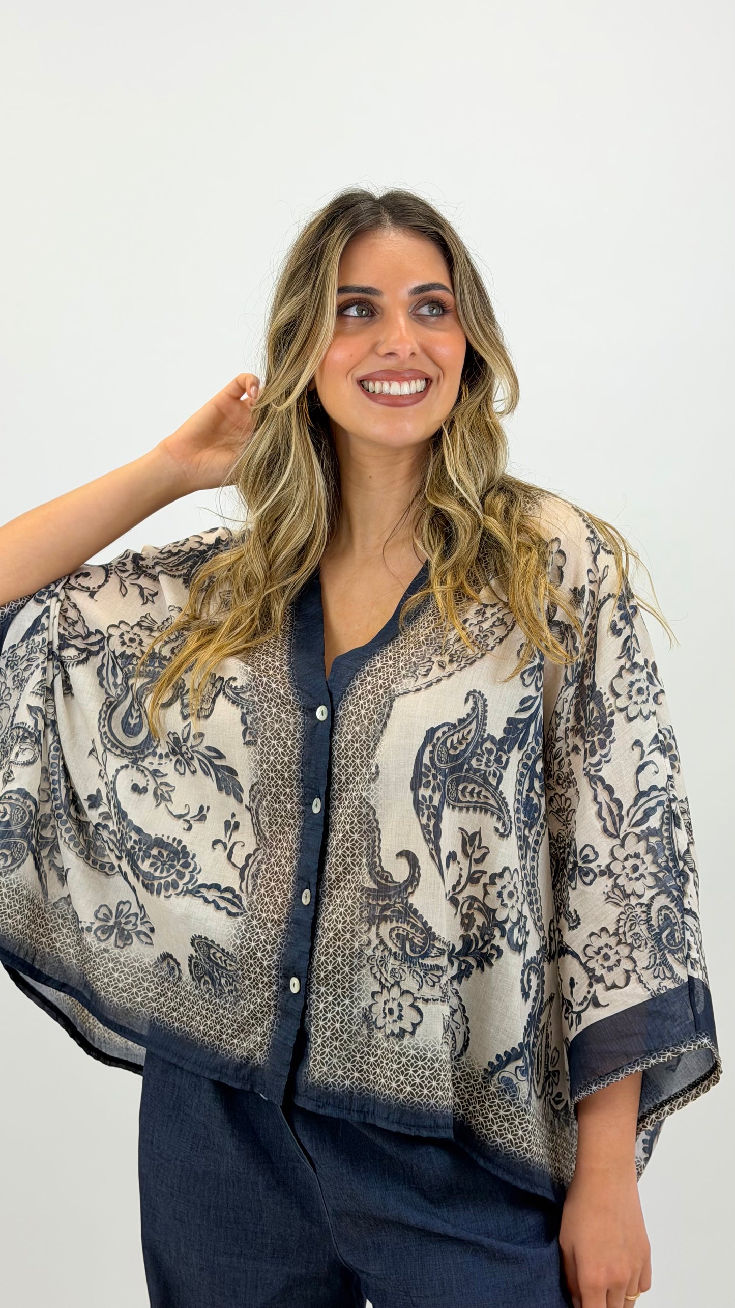 Blusa fluida estampado cornucópias azul-marinho