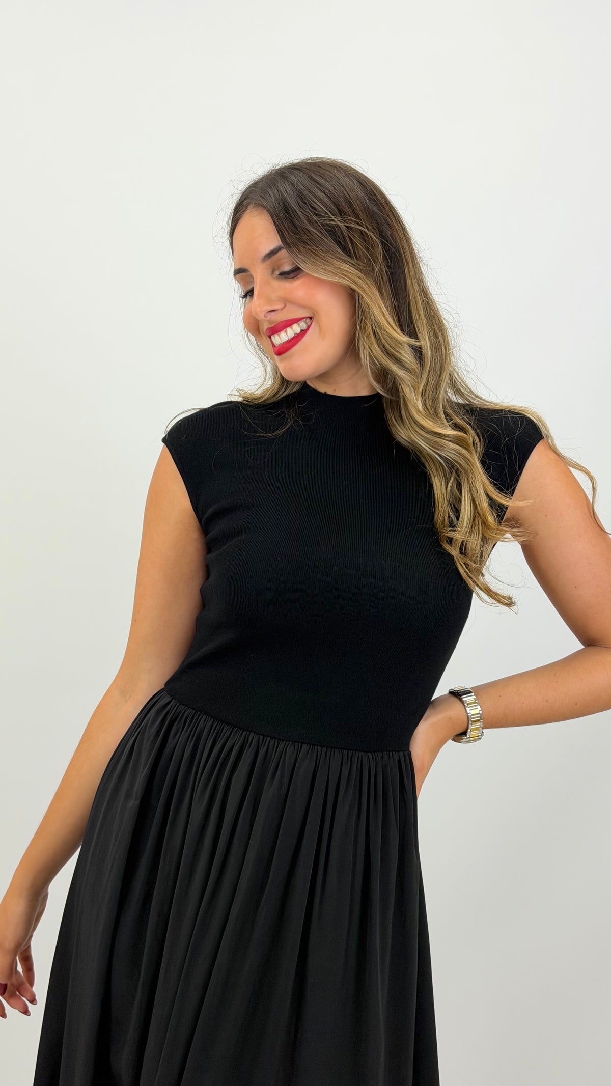 Vestido corpo malha e saia acetinada preto