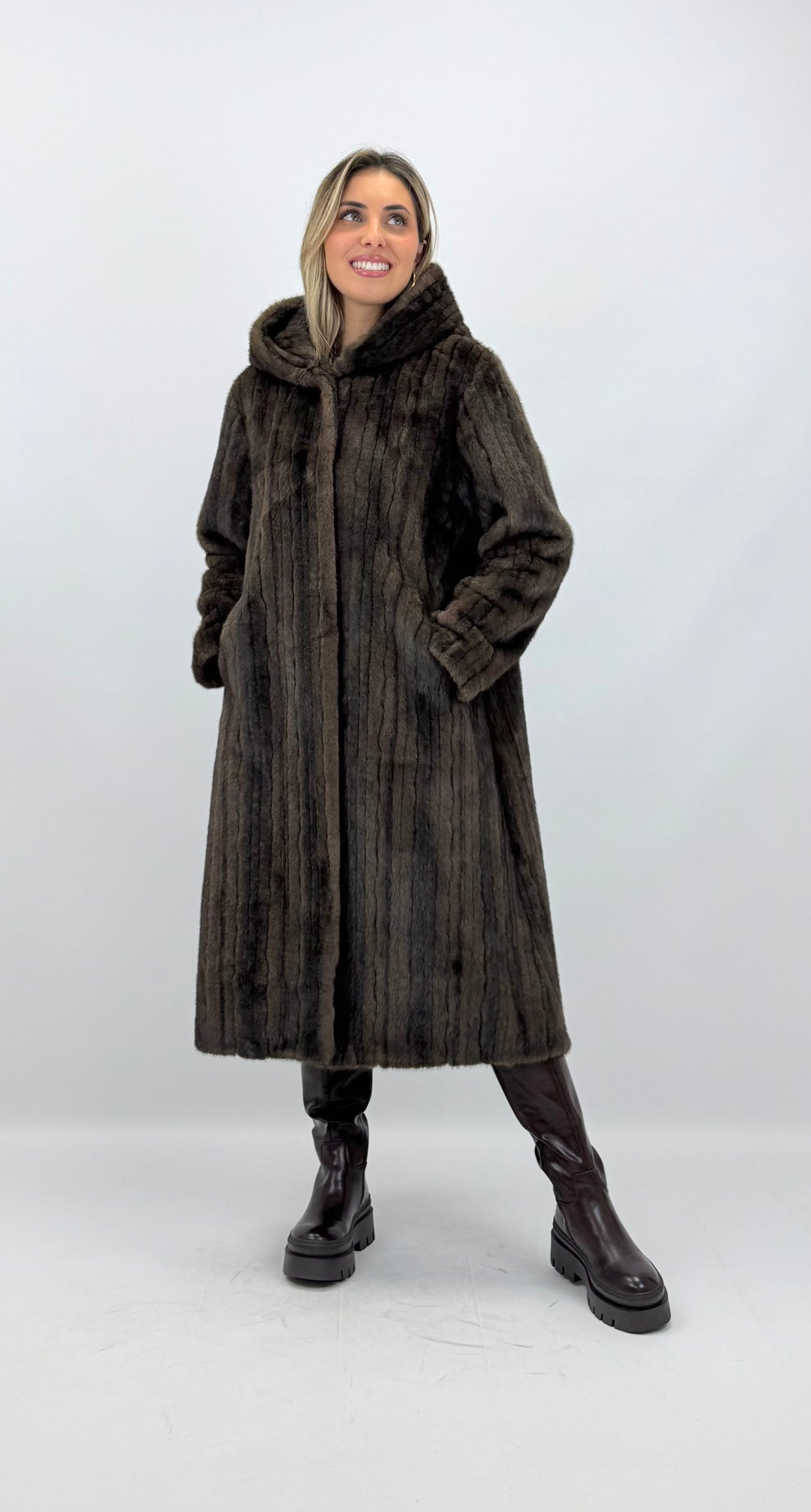 Casaco comprido pêlo sintético riscado castanho