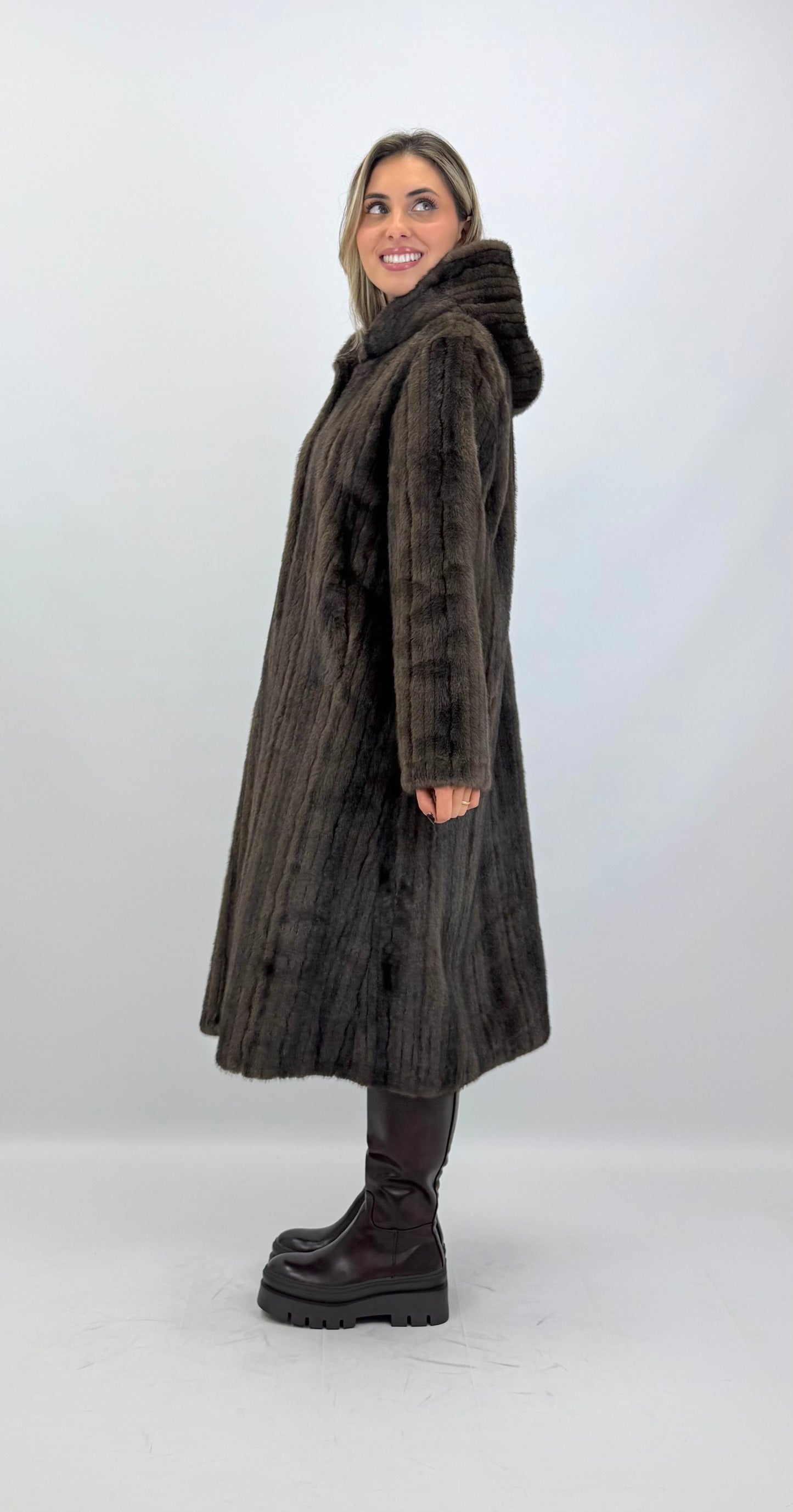 Casaco comprido pêlo sintético riscado castanho