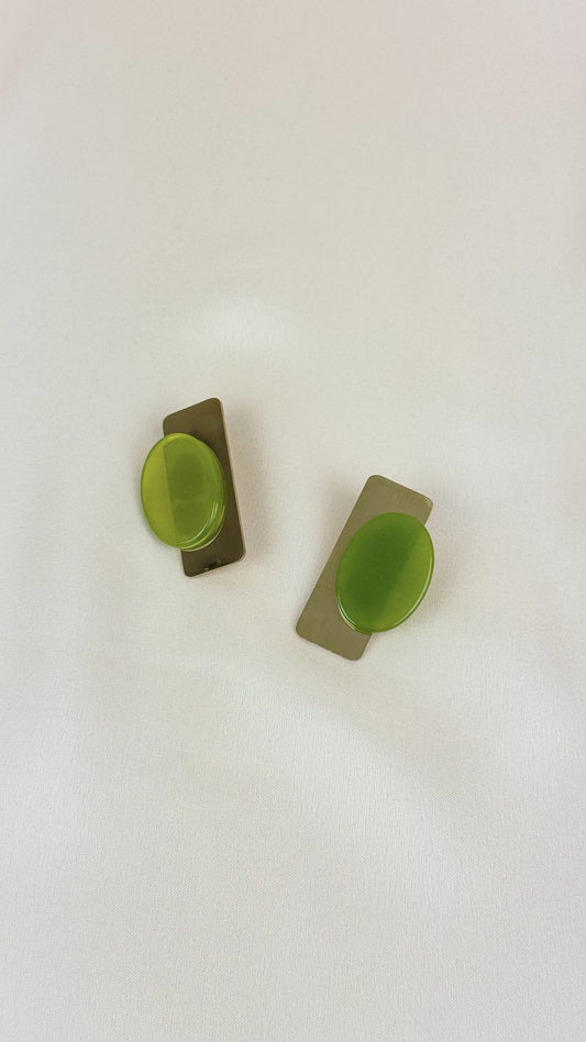 Brincos geométricos aço dourado e verde-lima