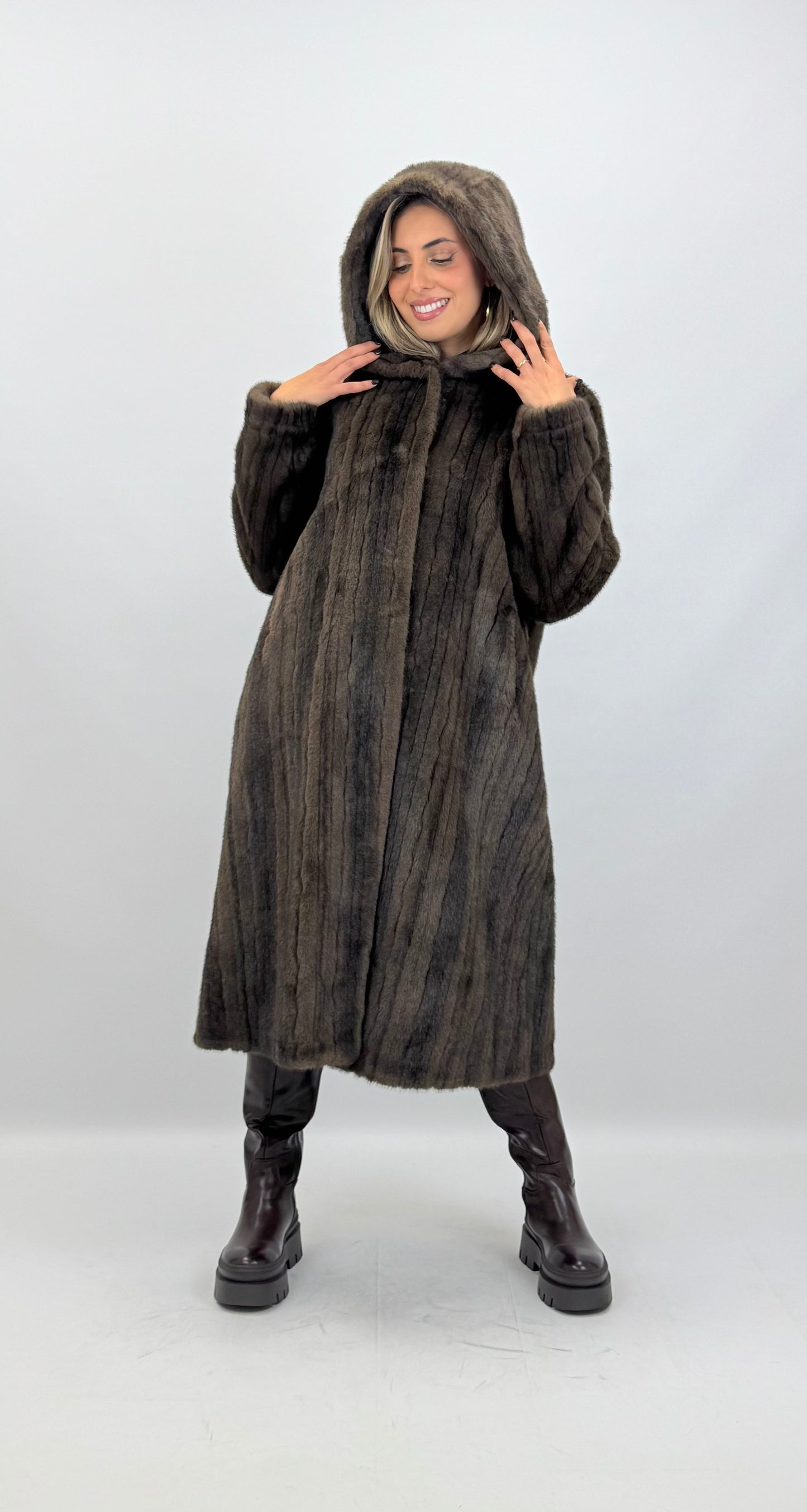 Casaco comprido pêlo sintético riscado castanho