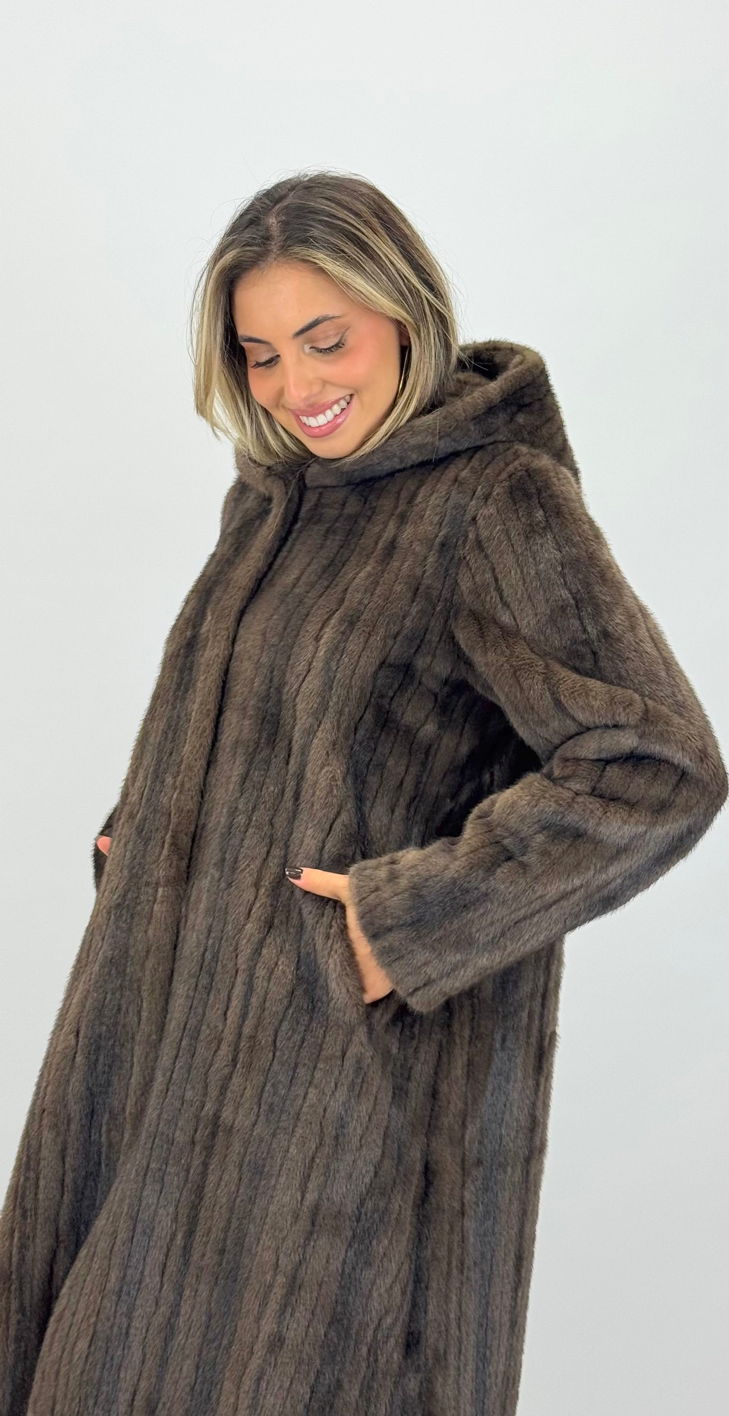 Casaco comprido pêlo sintético riscado castanho