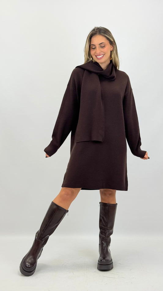 Vestido malha castanho com cachecol