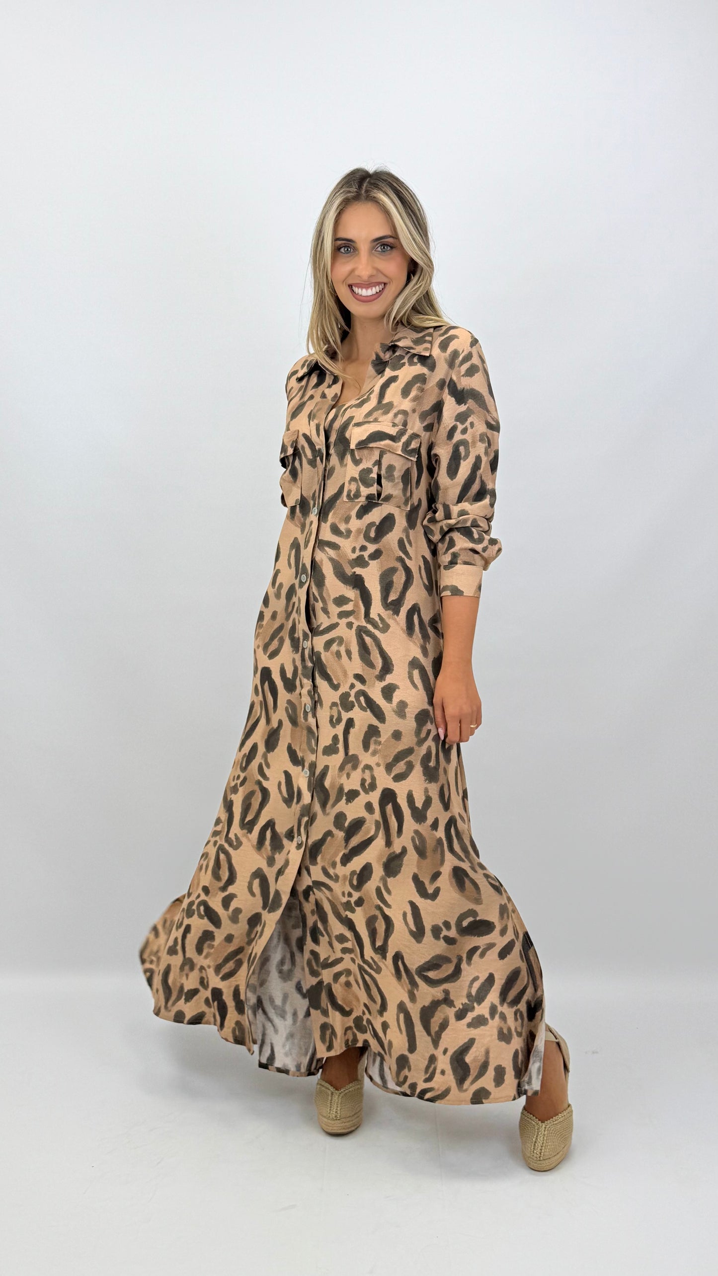 Vestido camiseiro animal-print fundo camel