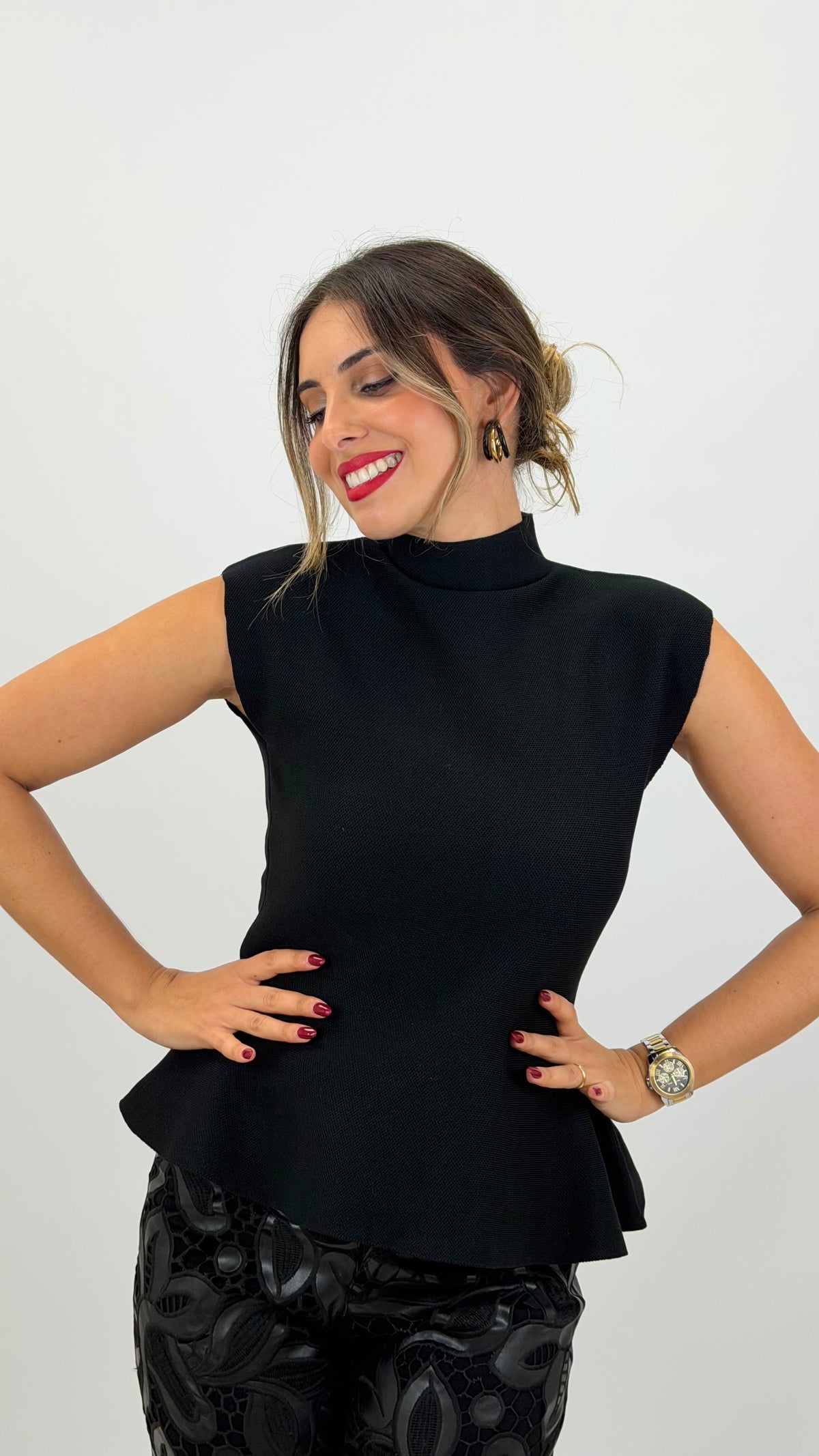 Top malha compacta halter-neck com folho preto