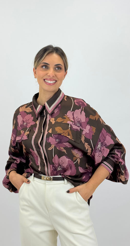 Blusa/camisa fundo castanho com estampado floral rosa