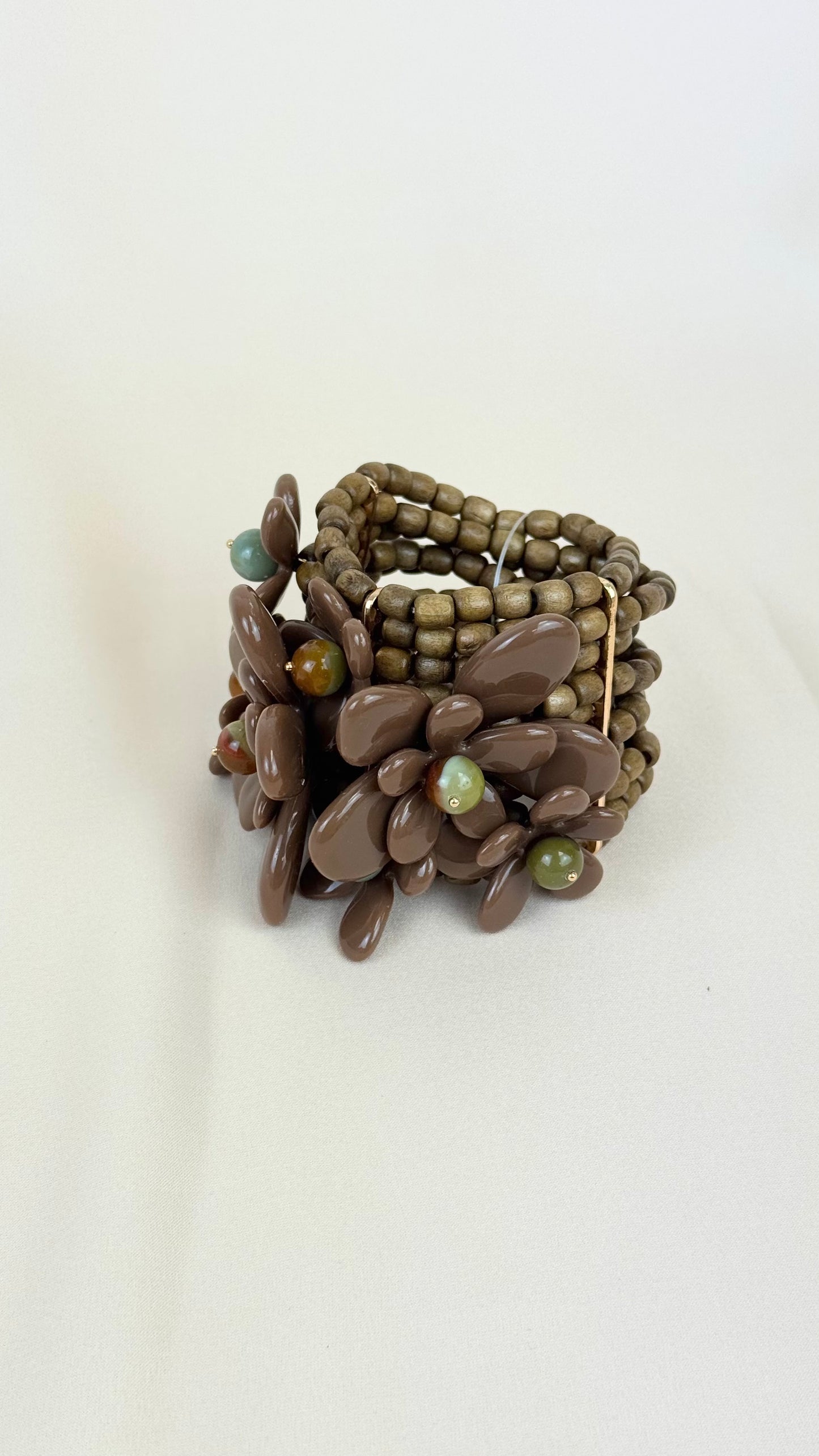 Pulseira elastica castanha com flores relevo