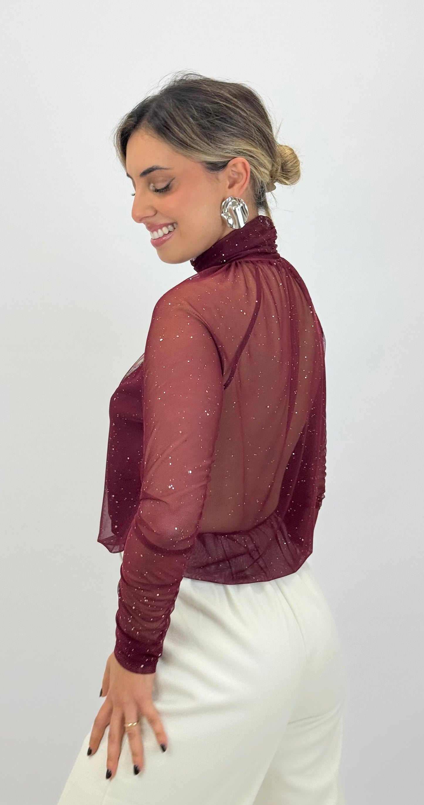 Body translúcido bordeaux com brilho