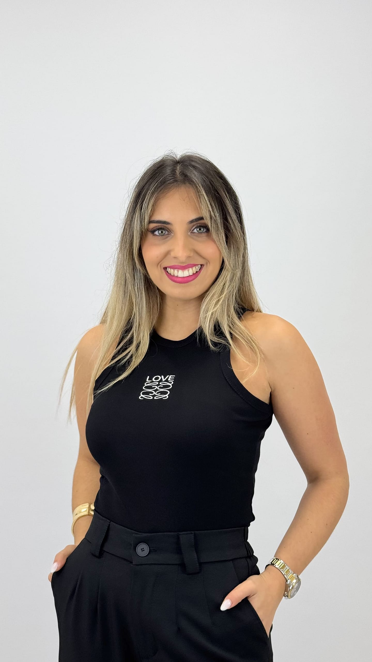 Top preto justo com bordado branco