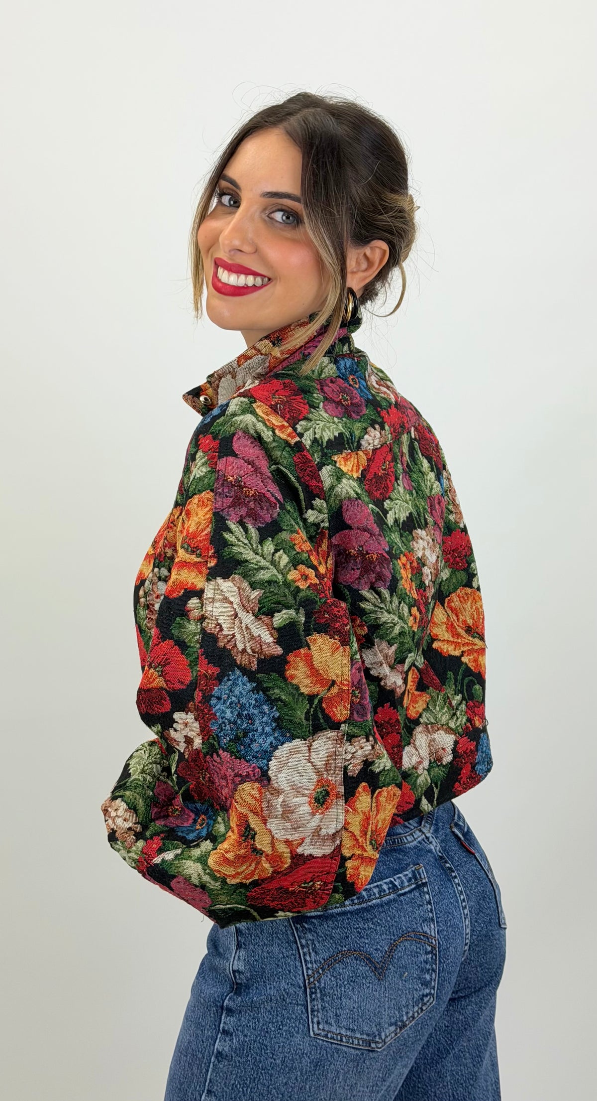 Blusão tecido estampado floral colorido