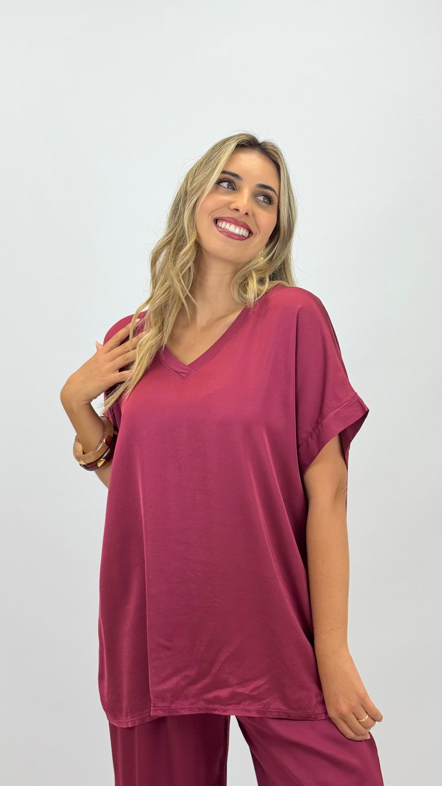 T-shirt básica acetinada cereja