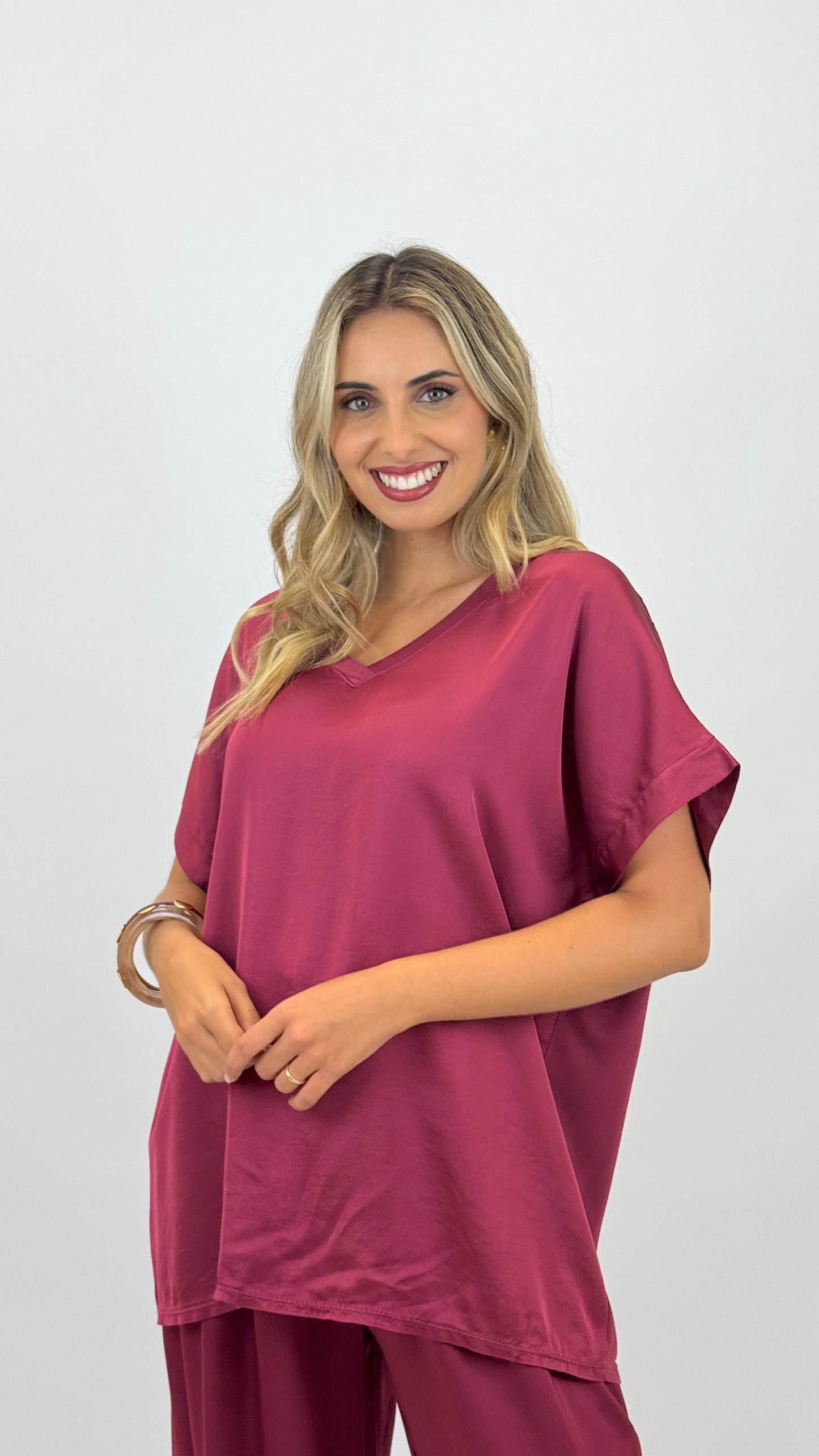 T-shirt básica acetinada cereja
