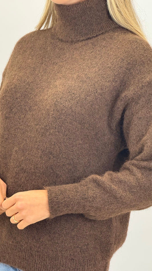 Camisola gola-alta em lã castanho
