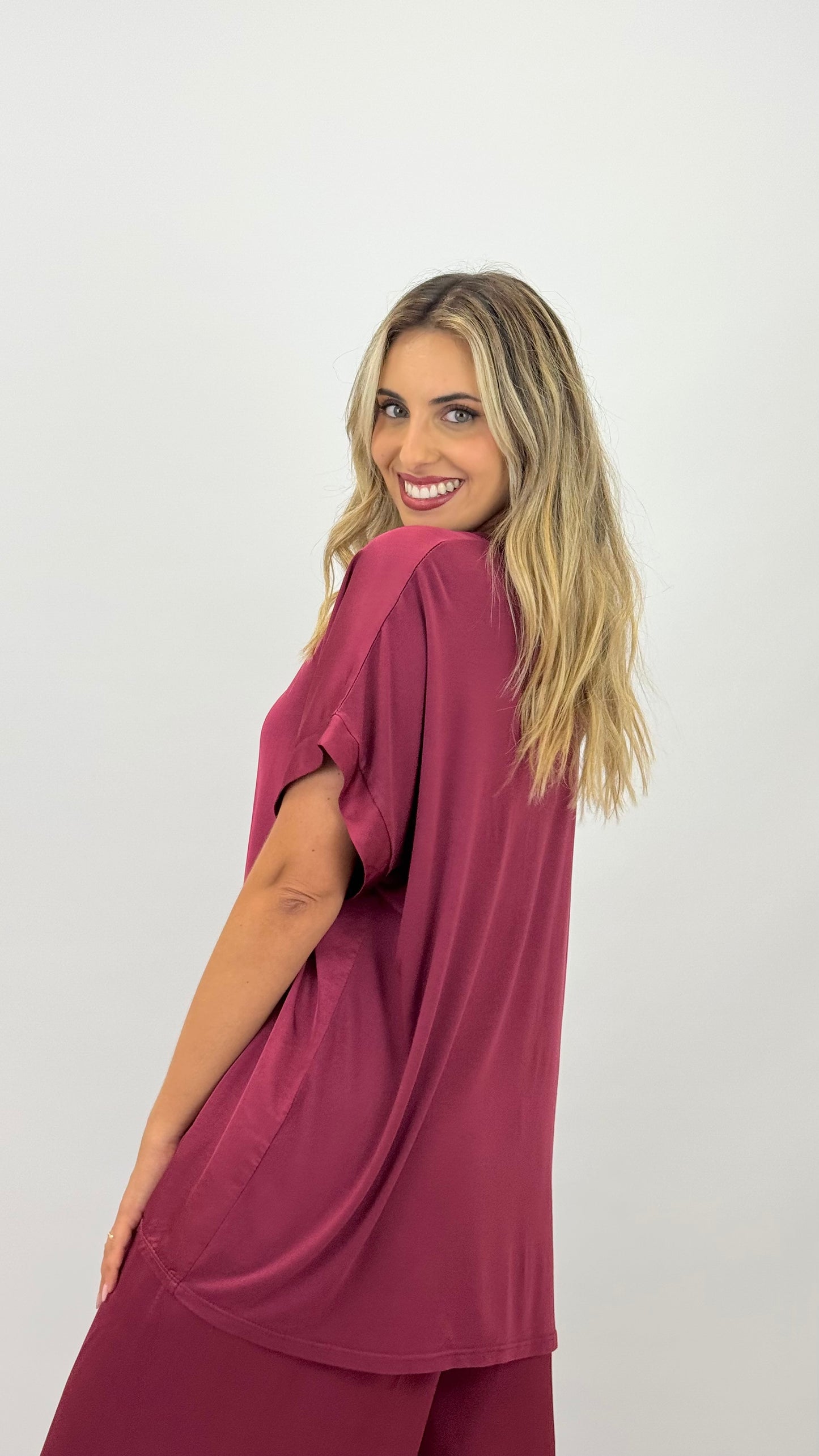 T-shirt básica acetinada cereja