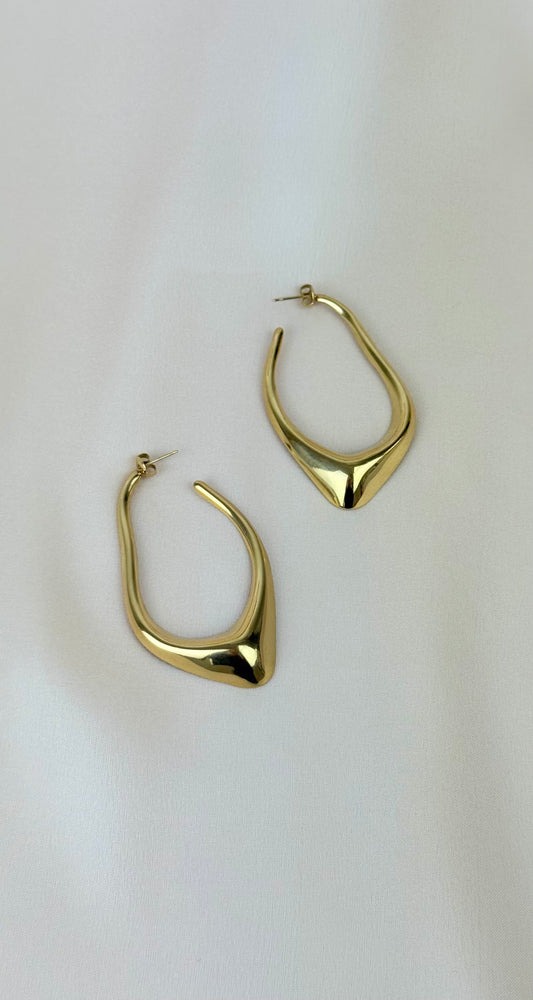 Brincos argola assimétrica aço dourado