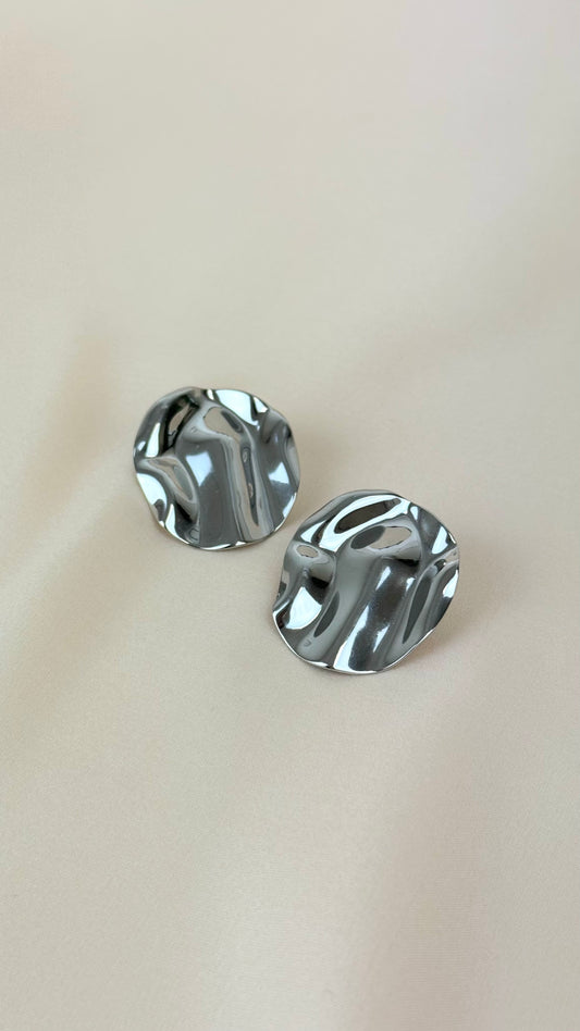 Brincos chapa prateada martelada
