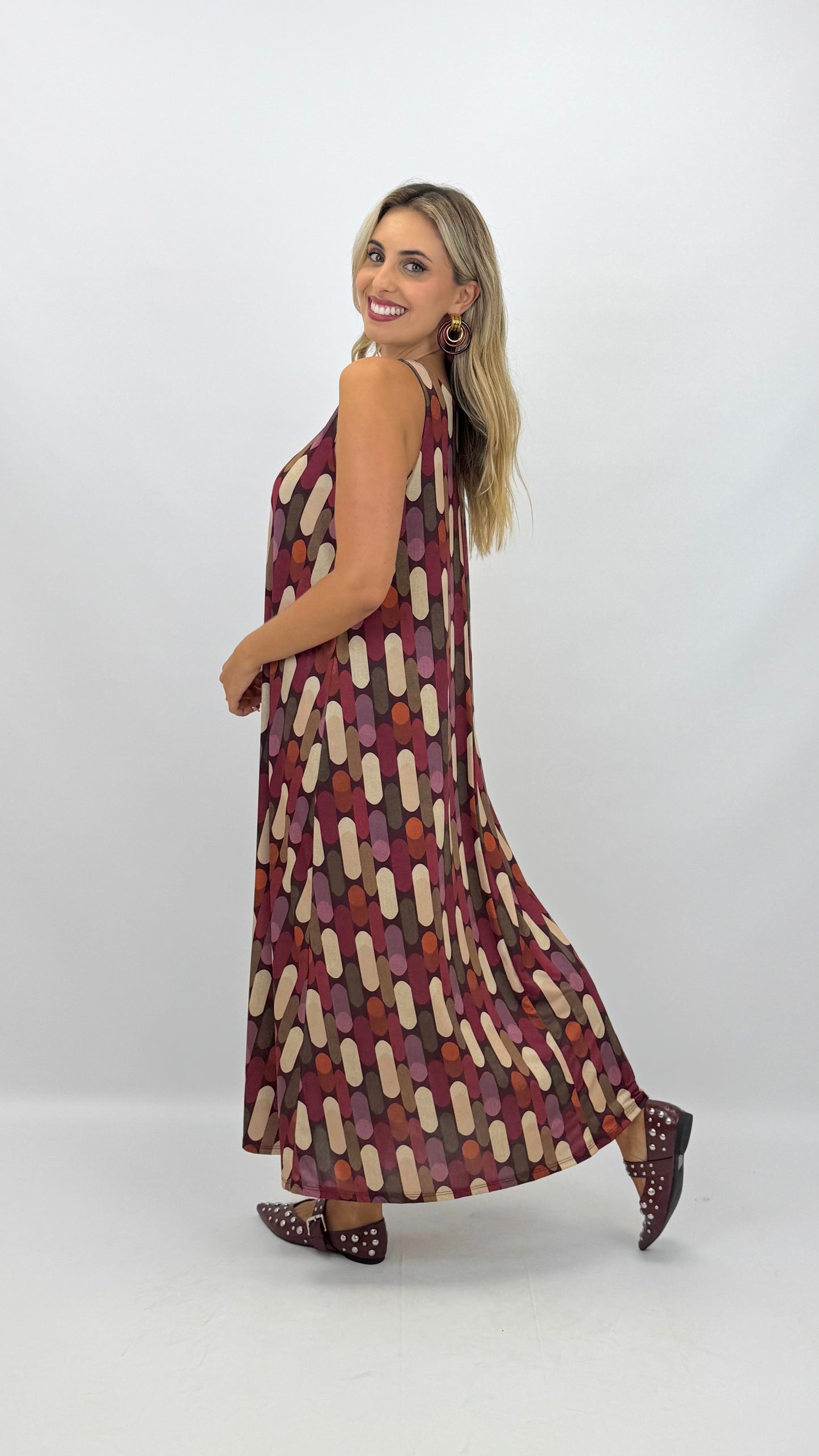 Vestido malha-fria tons bordeaux e telha