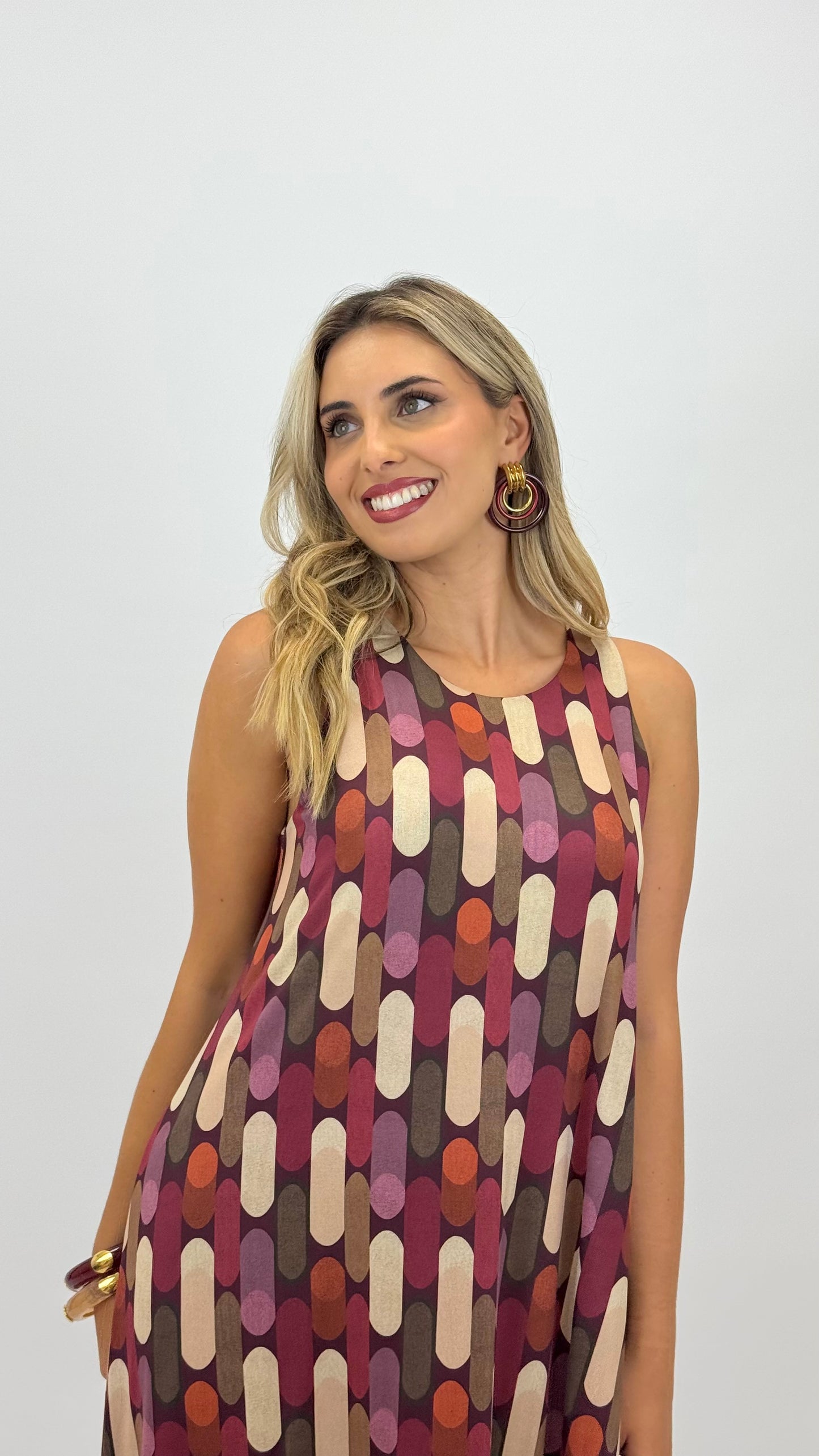 Vestido malha-fria tons bordeaux e telha