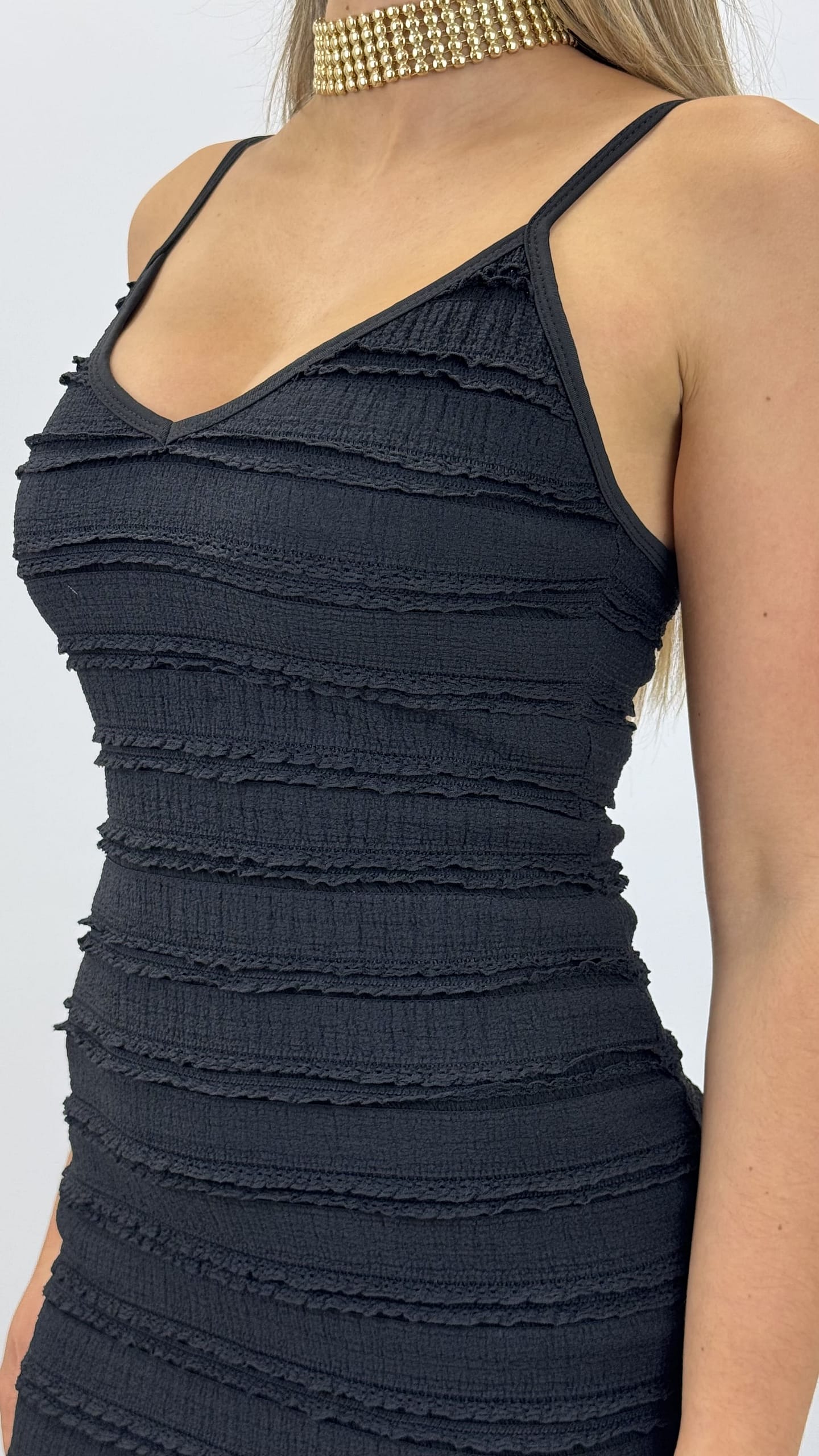 Vestido justo elástico com folhinhos preto