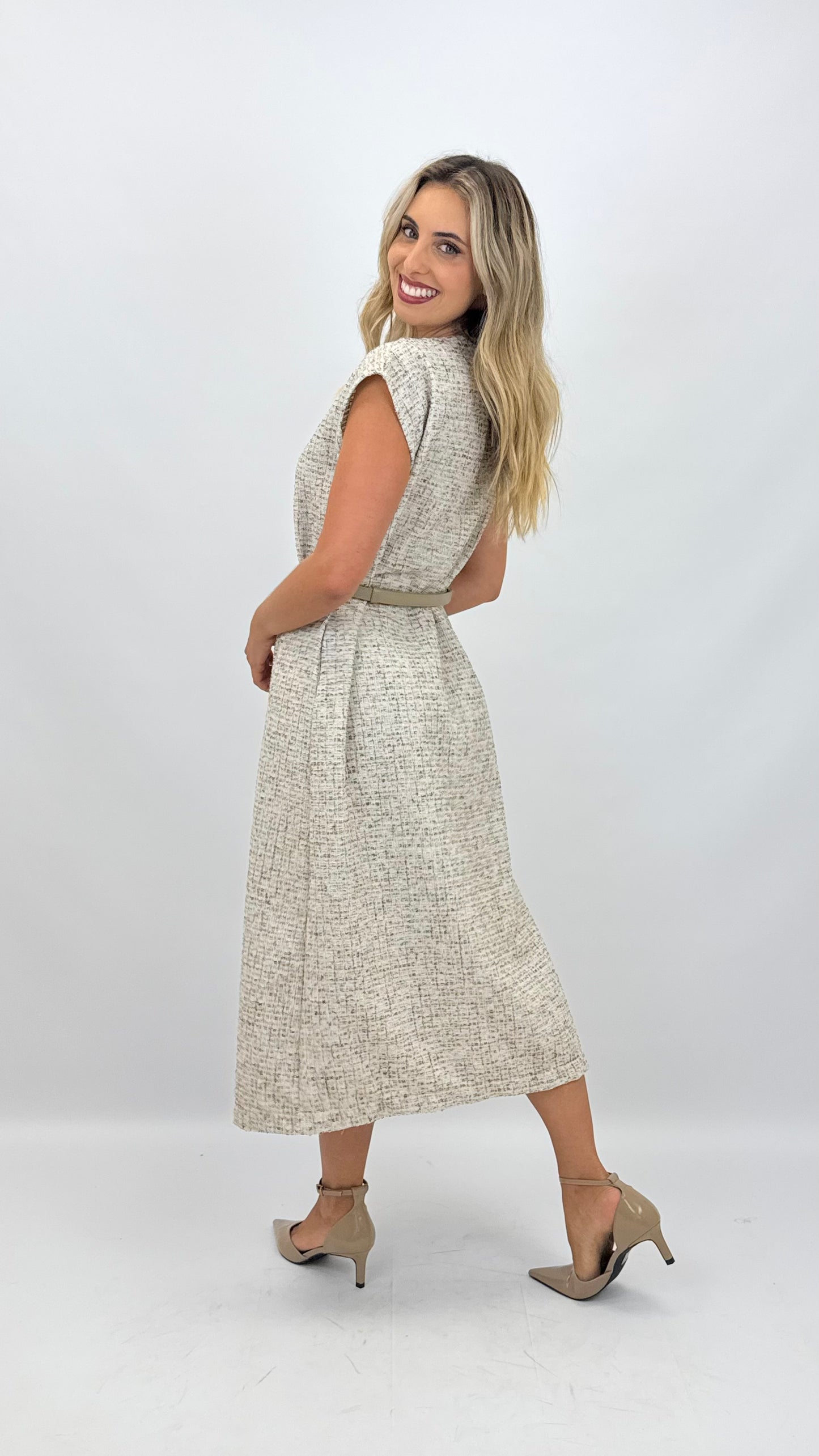Vestido midi tweed com botões dourados