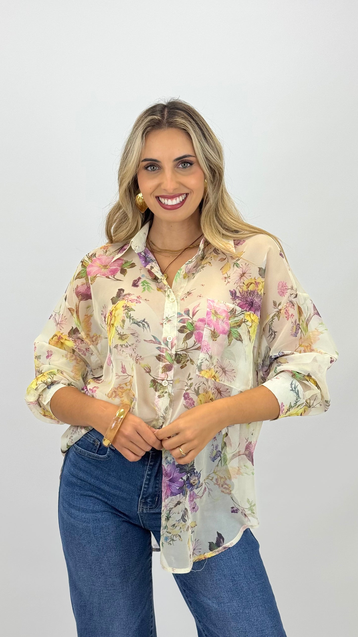 Camisa floral fundo pérola