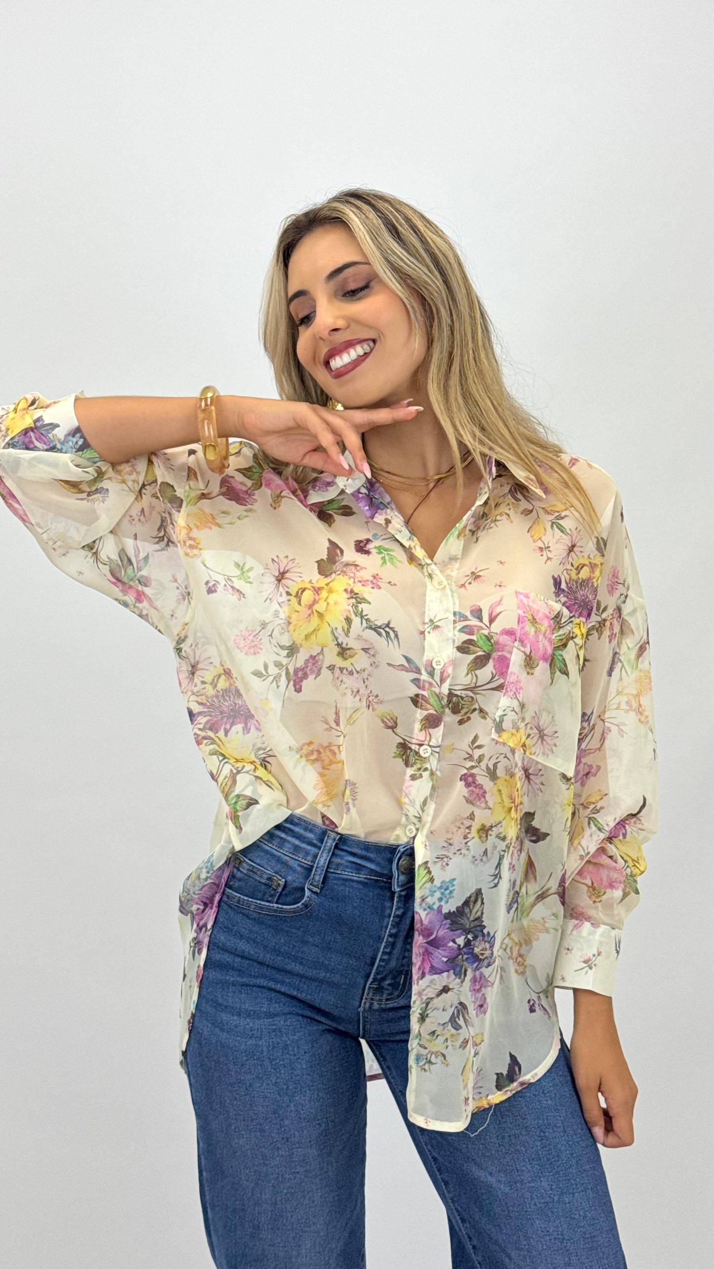 Camisa floral fundo pérola