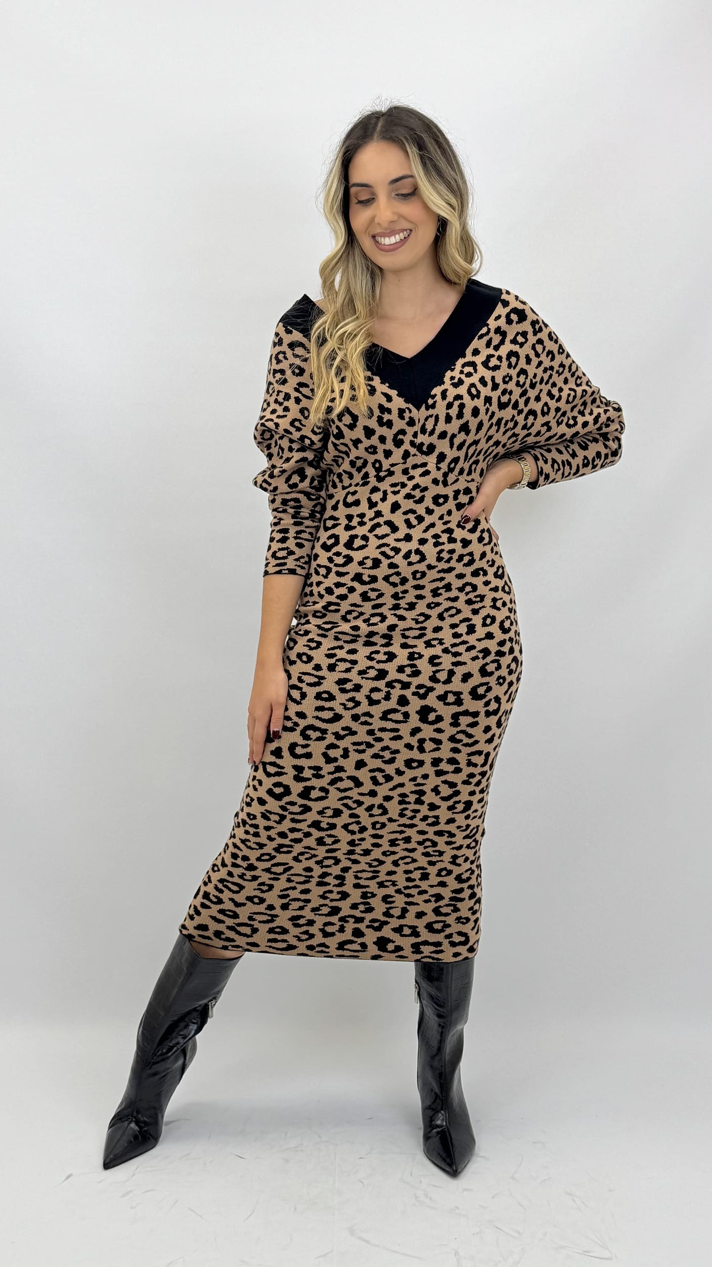 Vestido malha justo animal-print com decote preto