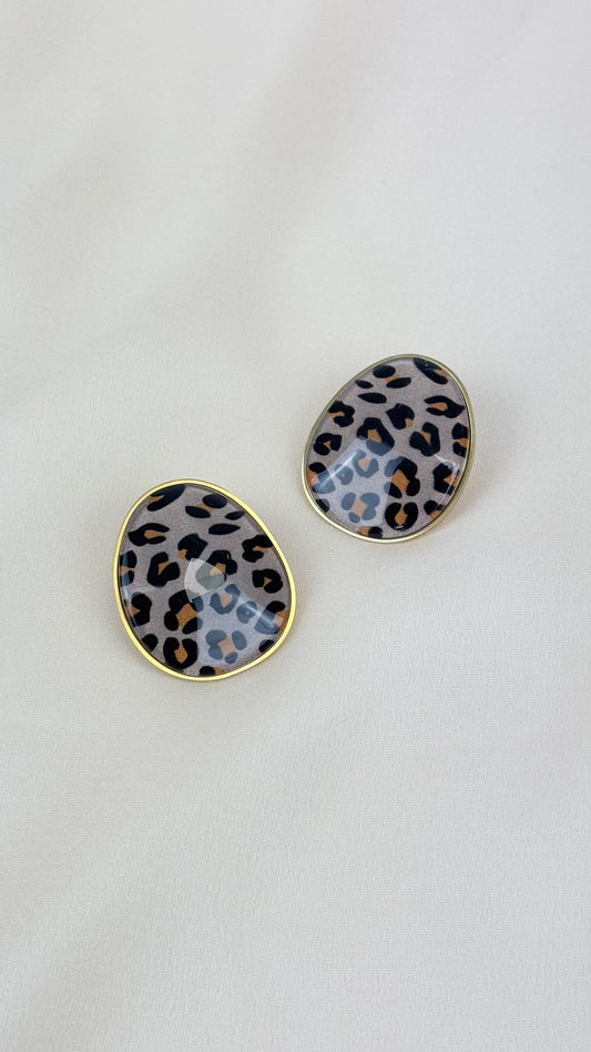 Brincos aço dourado com padrão leopardo
