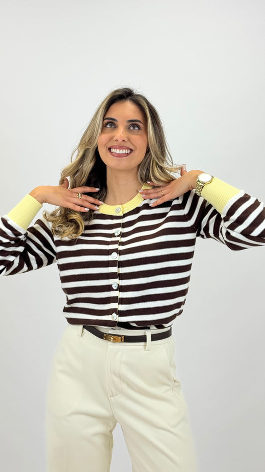 Casaco malha riscas castanho e pérola detalhes amarelo