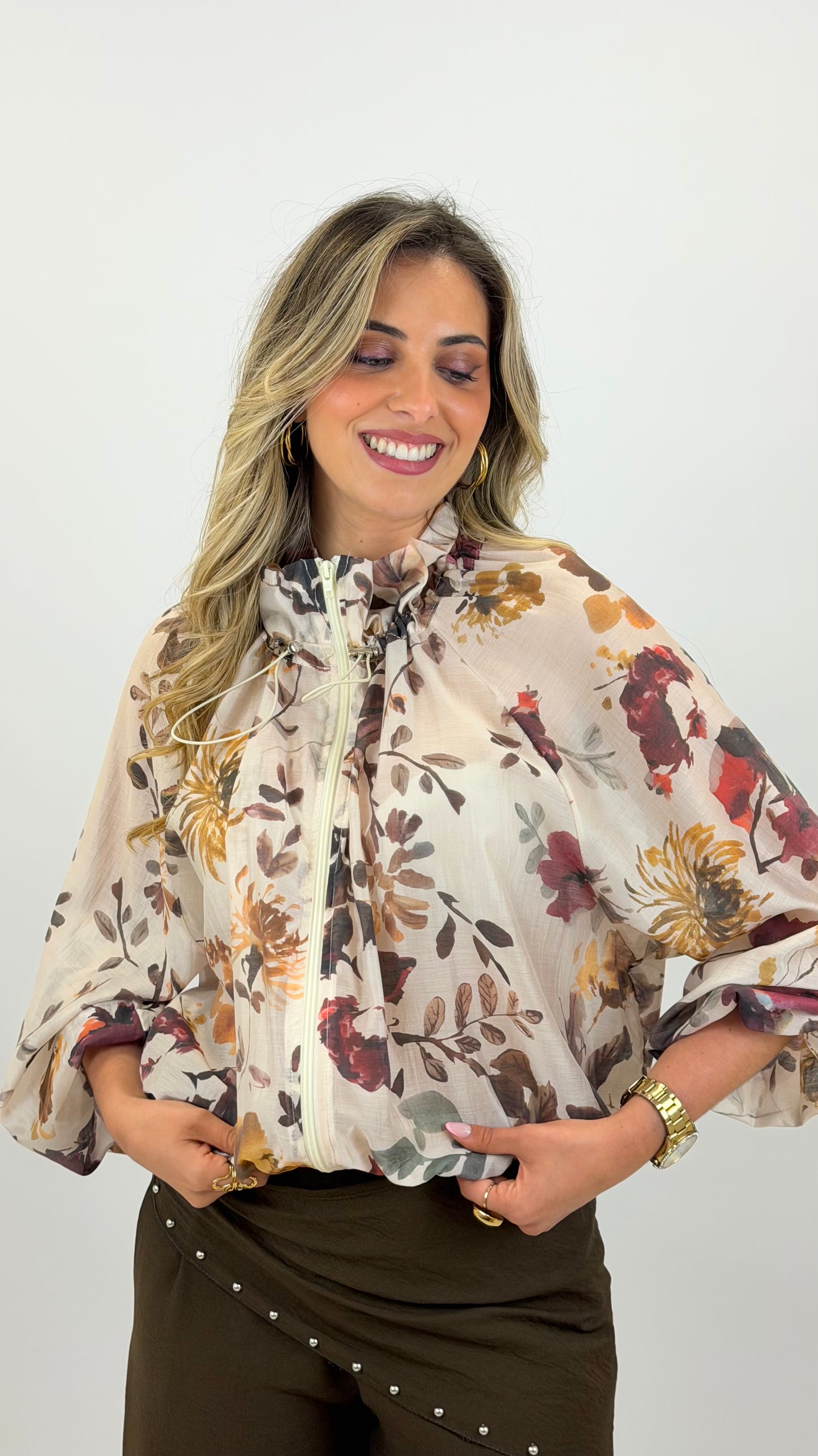 Bomber acetinado translúcido creme estampado floral