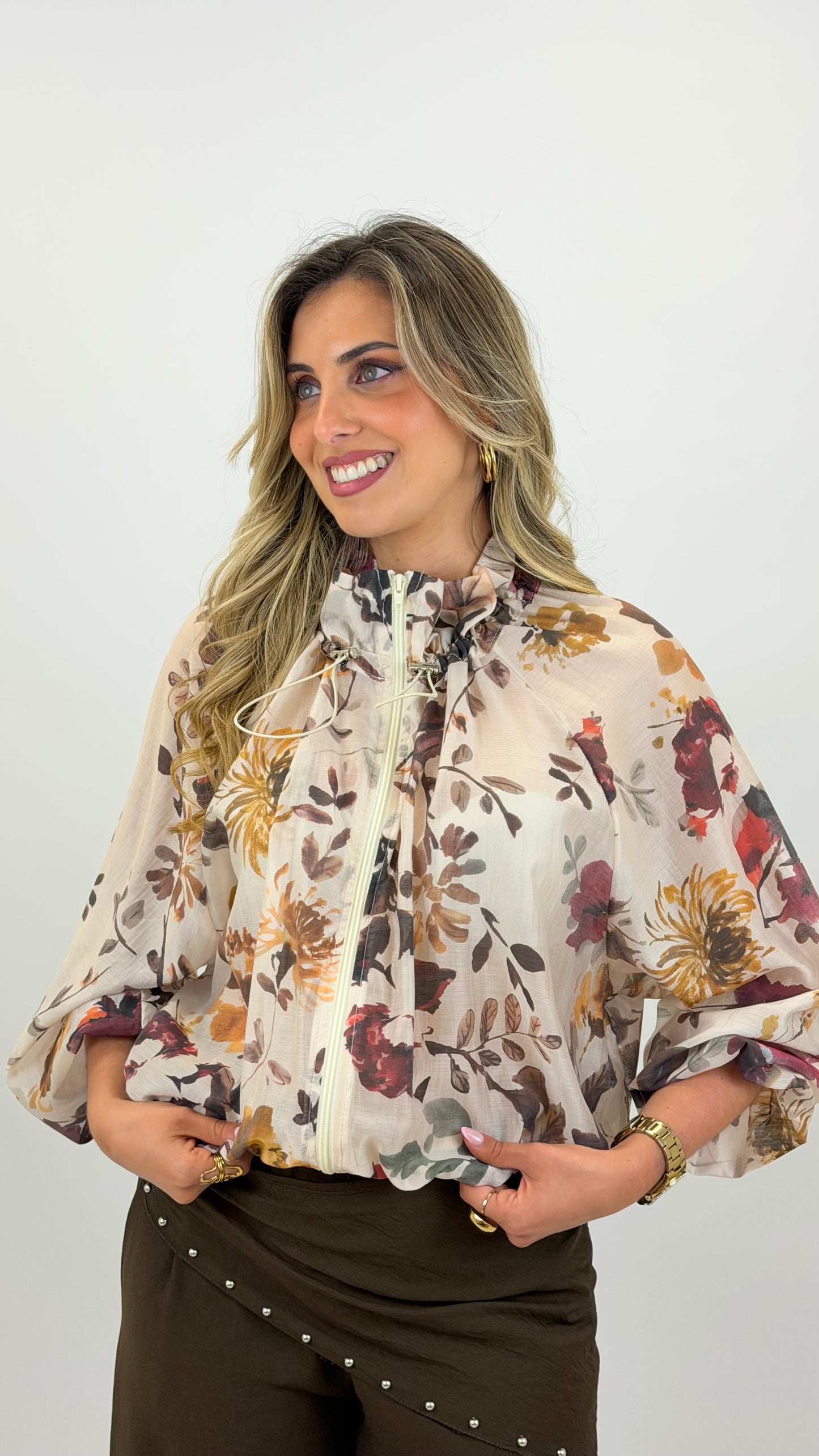 Bomber acetinado translúcido creme estampado floral