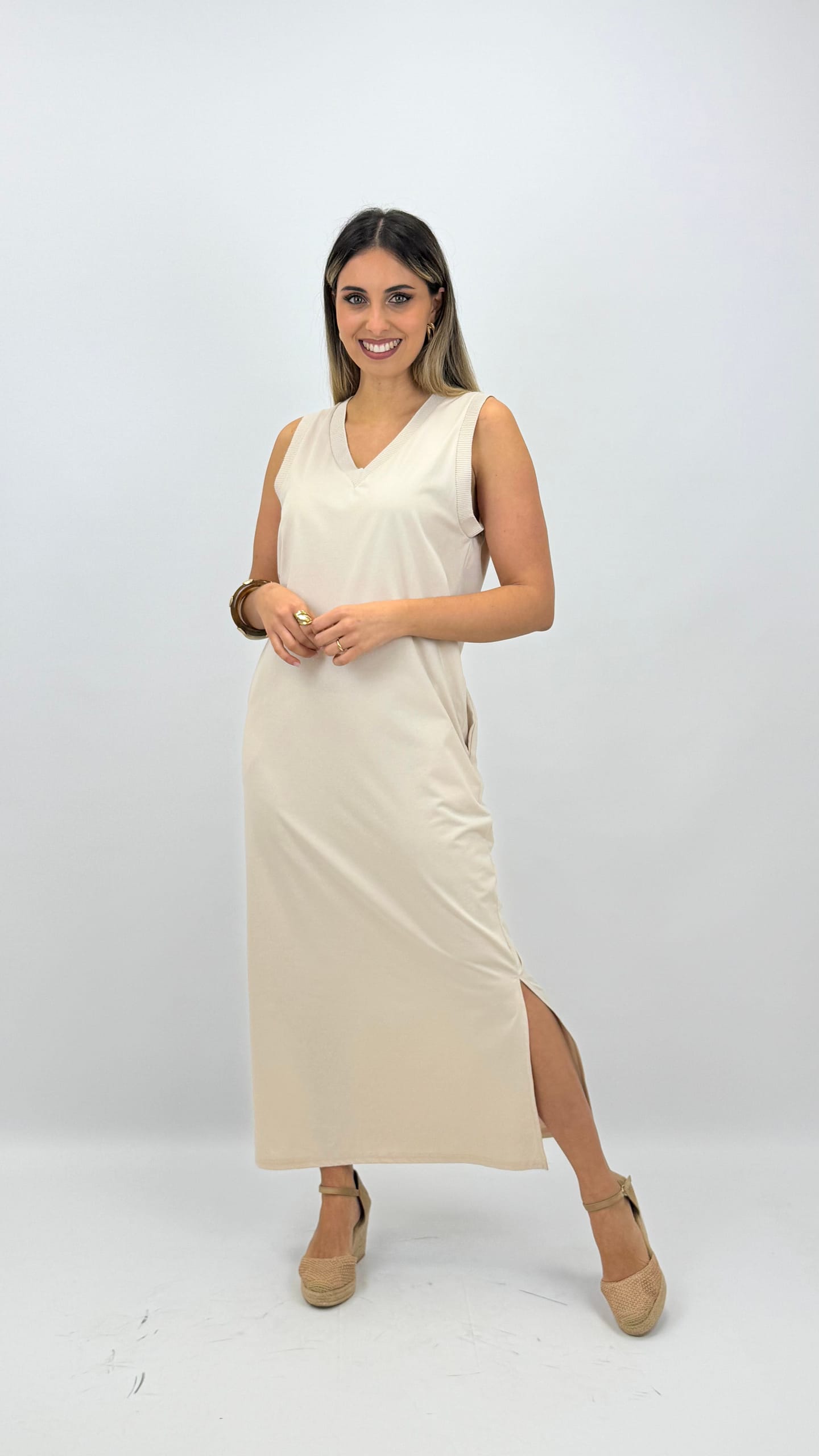Vestido básico com bolsos Beje