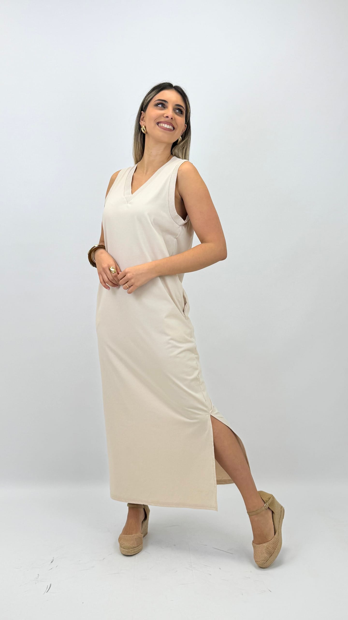 Vestido básico com bolsos Beje