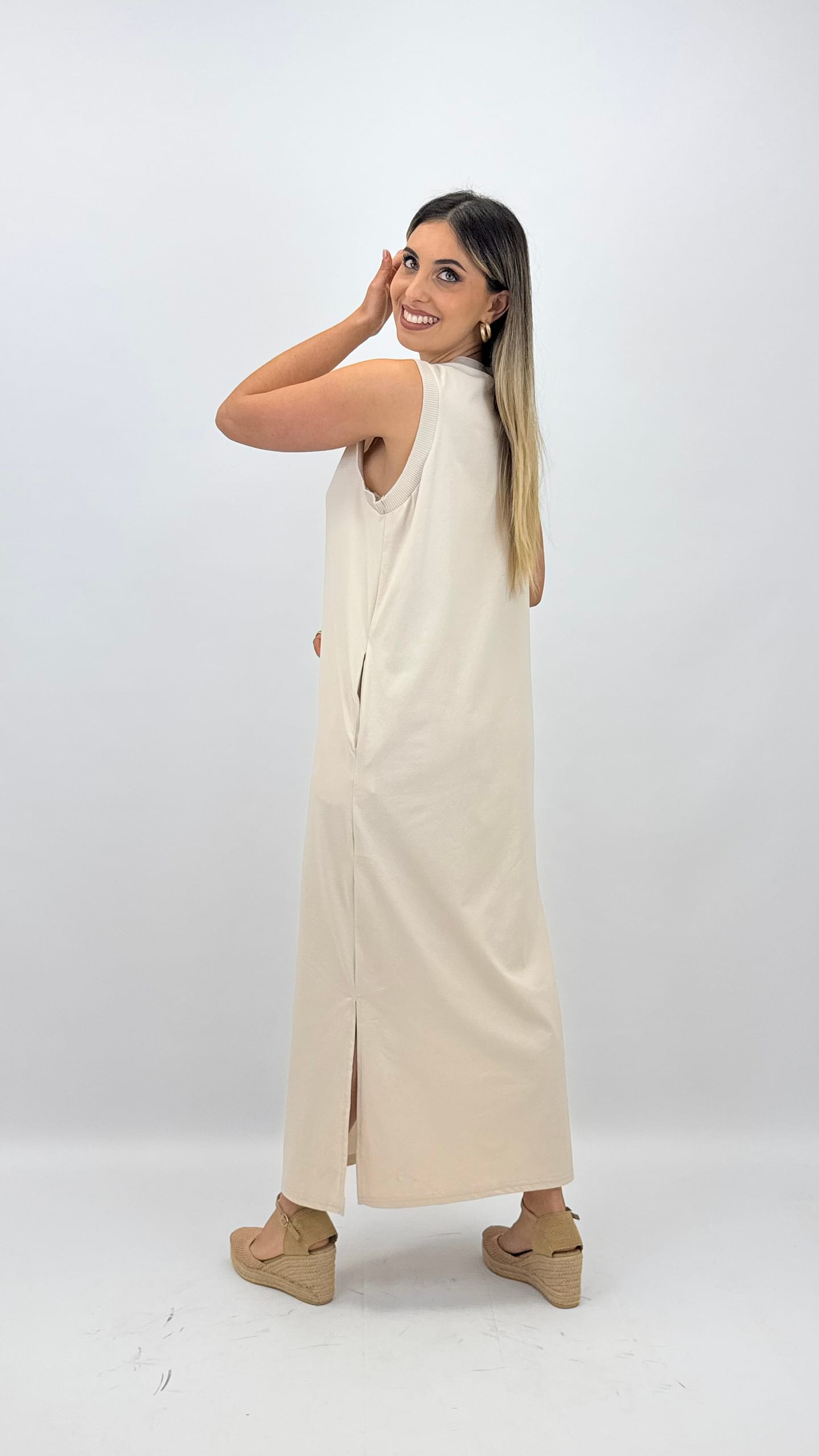 Vestido básico com bolsos Beje