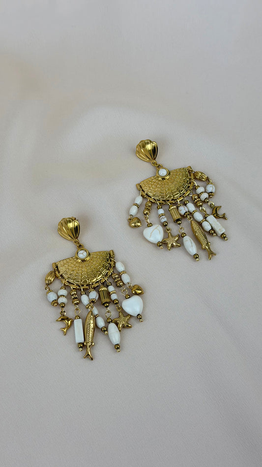 Brincos aço dourado com pendentes pérola