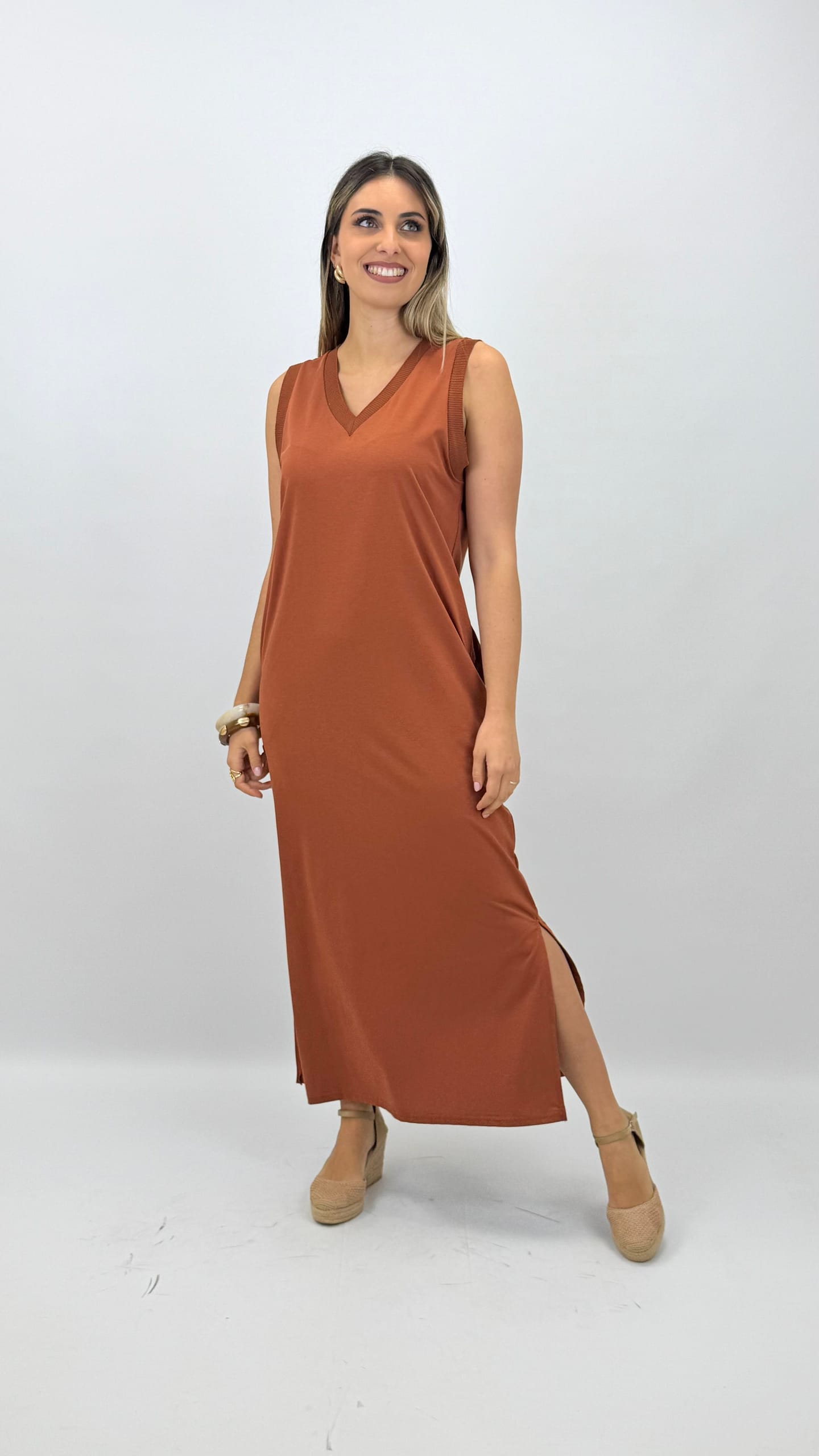 Vestido básico com bolsos Telha
