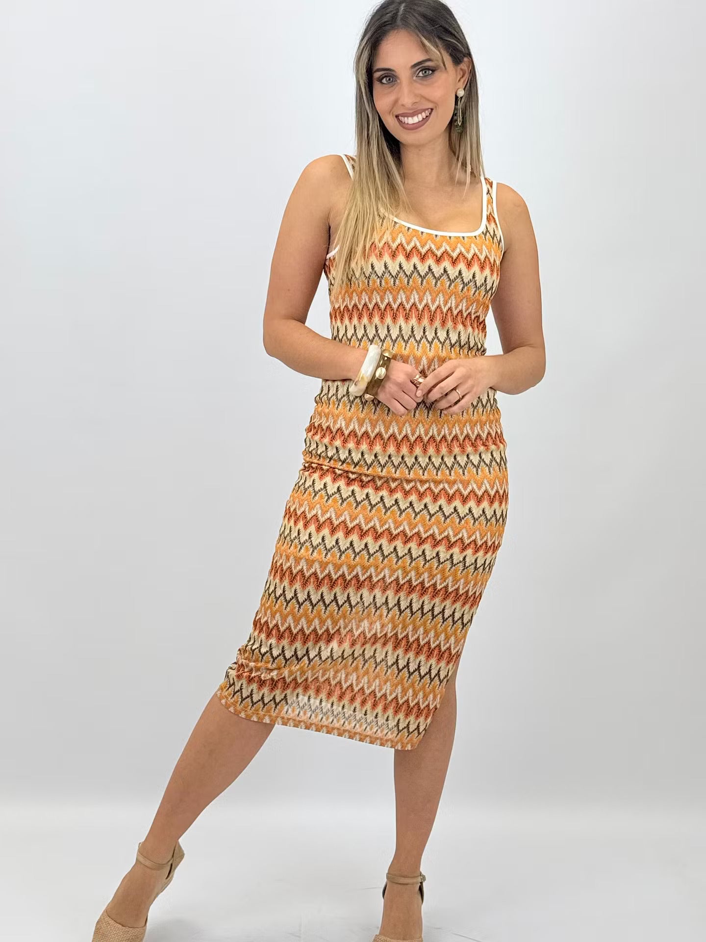 Vestido justo espiguinha tons fogo