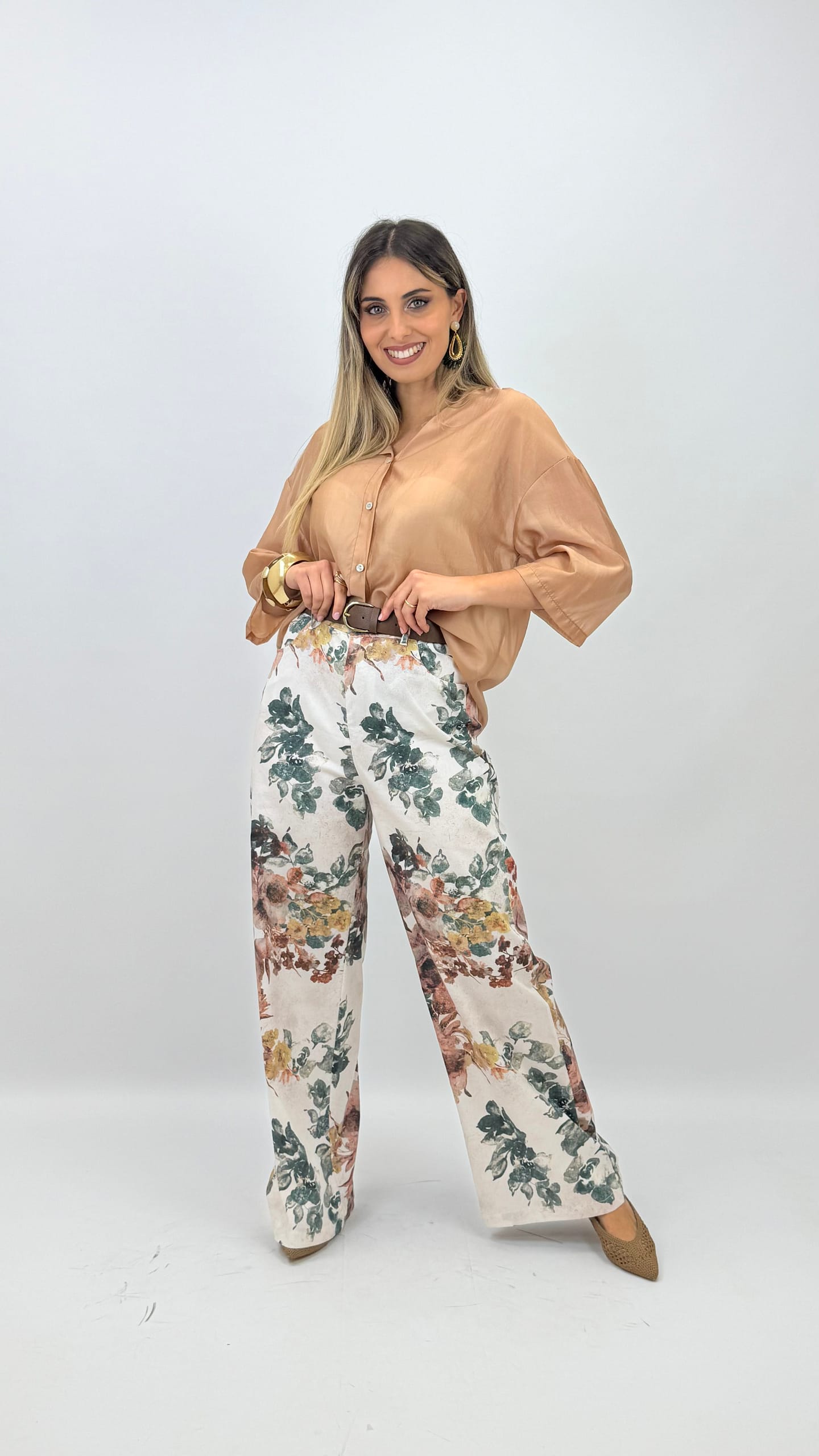 Blusa acetinada camel