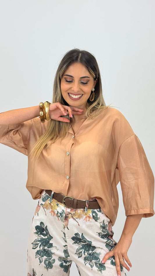 Blusa acetinada camel