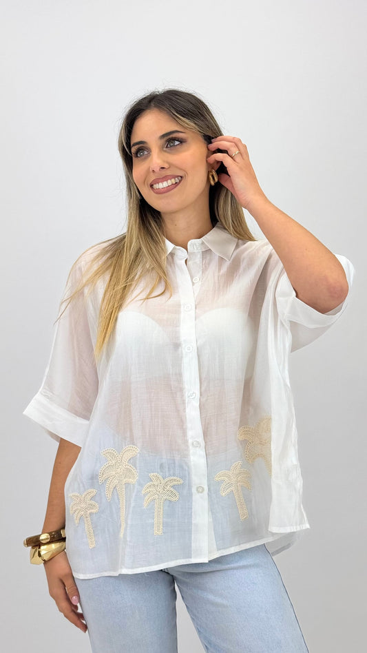 Camisa branca com palmeiras bordadas