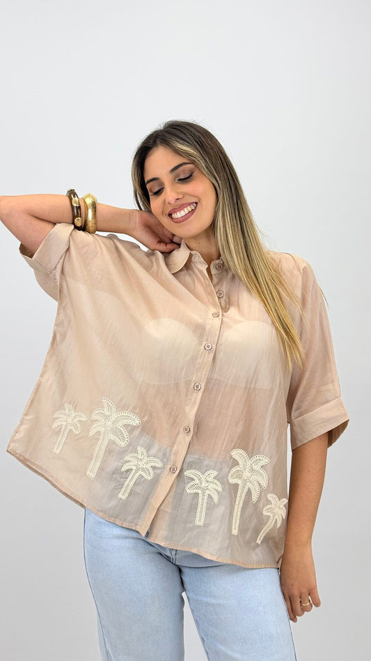 Camisa bege com palmeiras bordadas