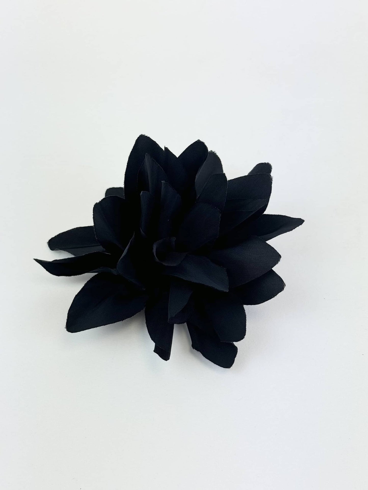 Alfinete flor preta
